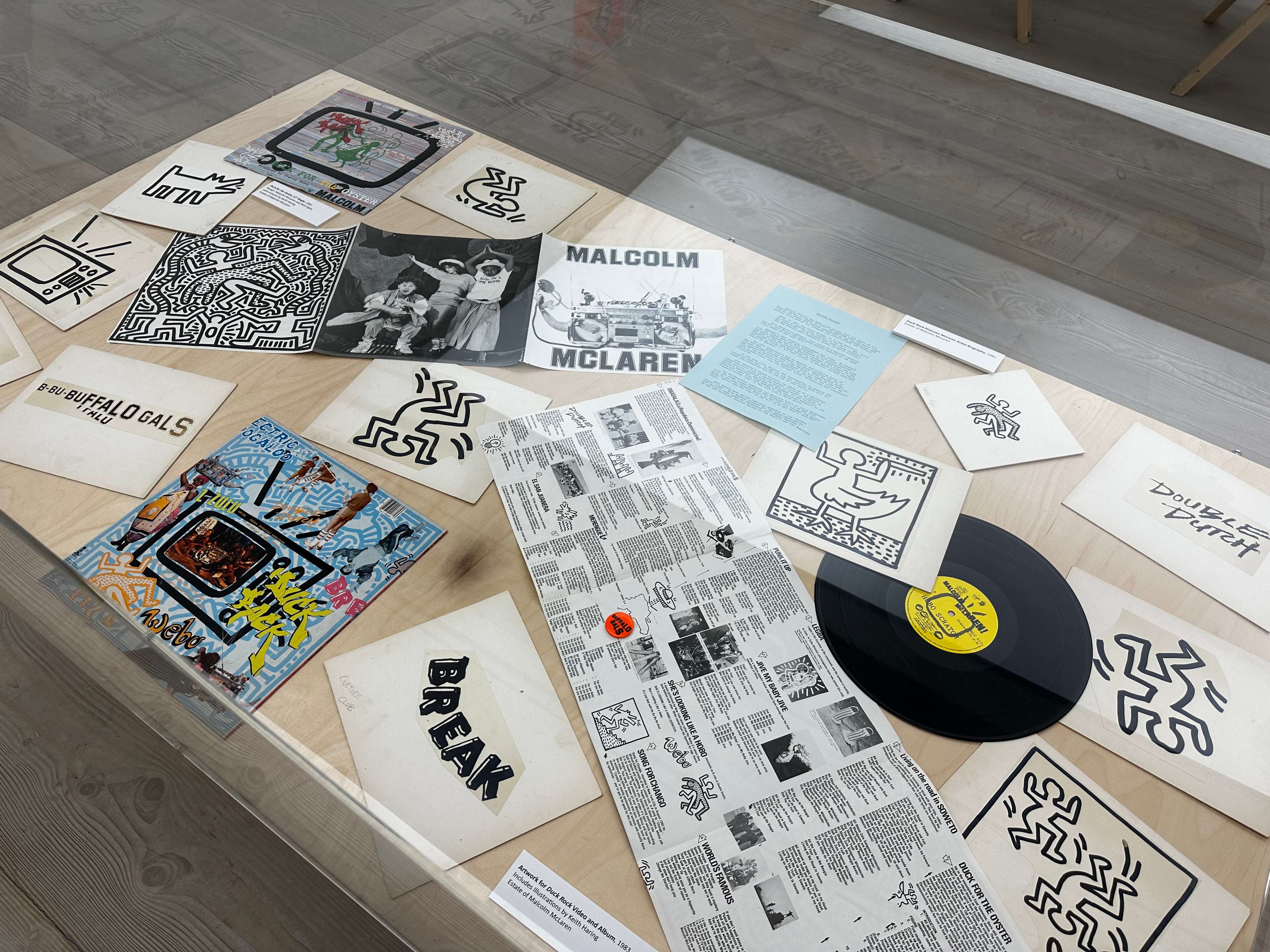 Vue d'installation de Keith Haring à Beyond The Streets London © MyArtBroker 2023
