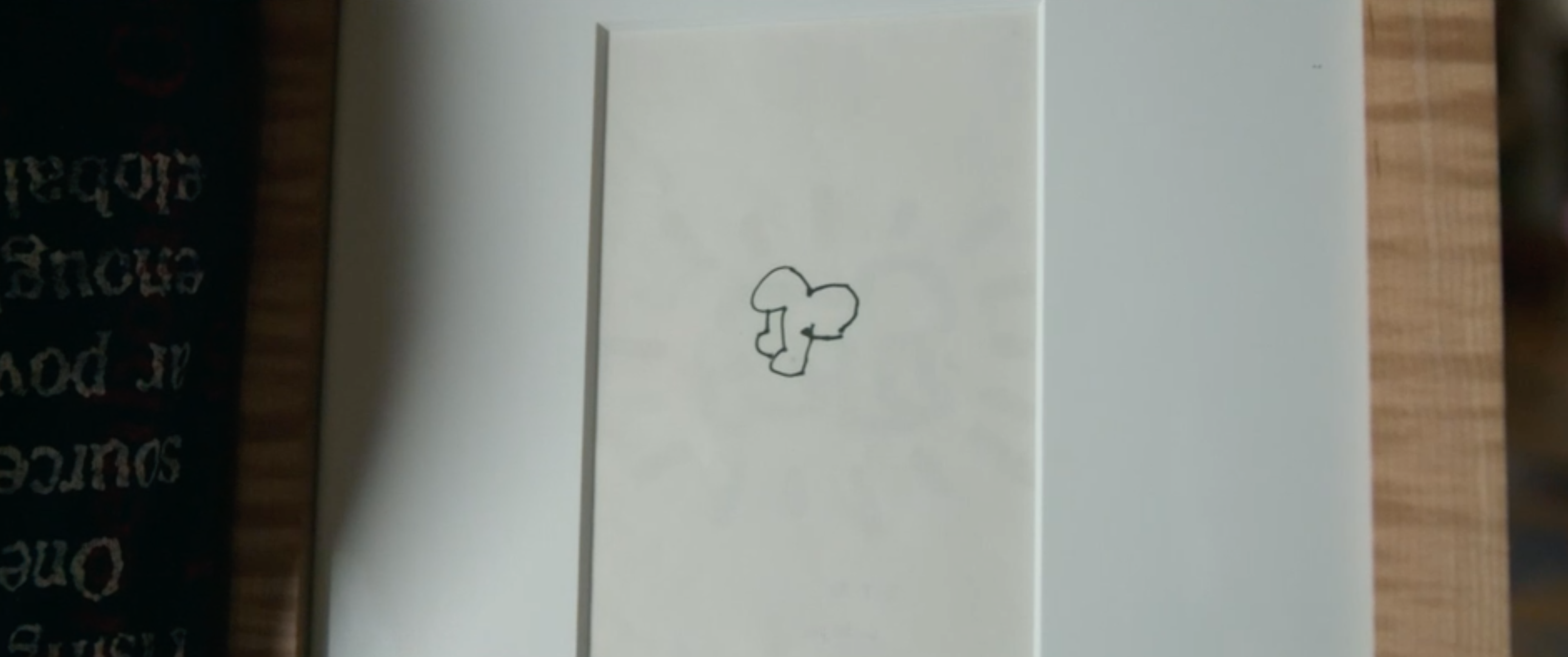 Le dernier croquis de Keith Haring, réalisé sur son lit de mort, appartenait à son ami et artiste Kenny Scharf. Il représente un « Radiant Baby » tremblotant.