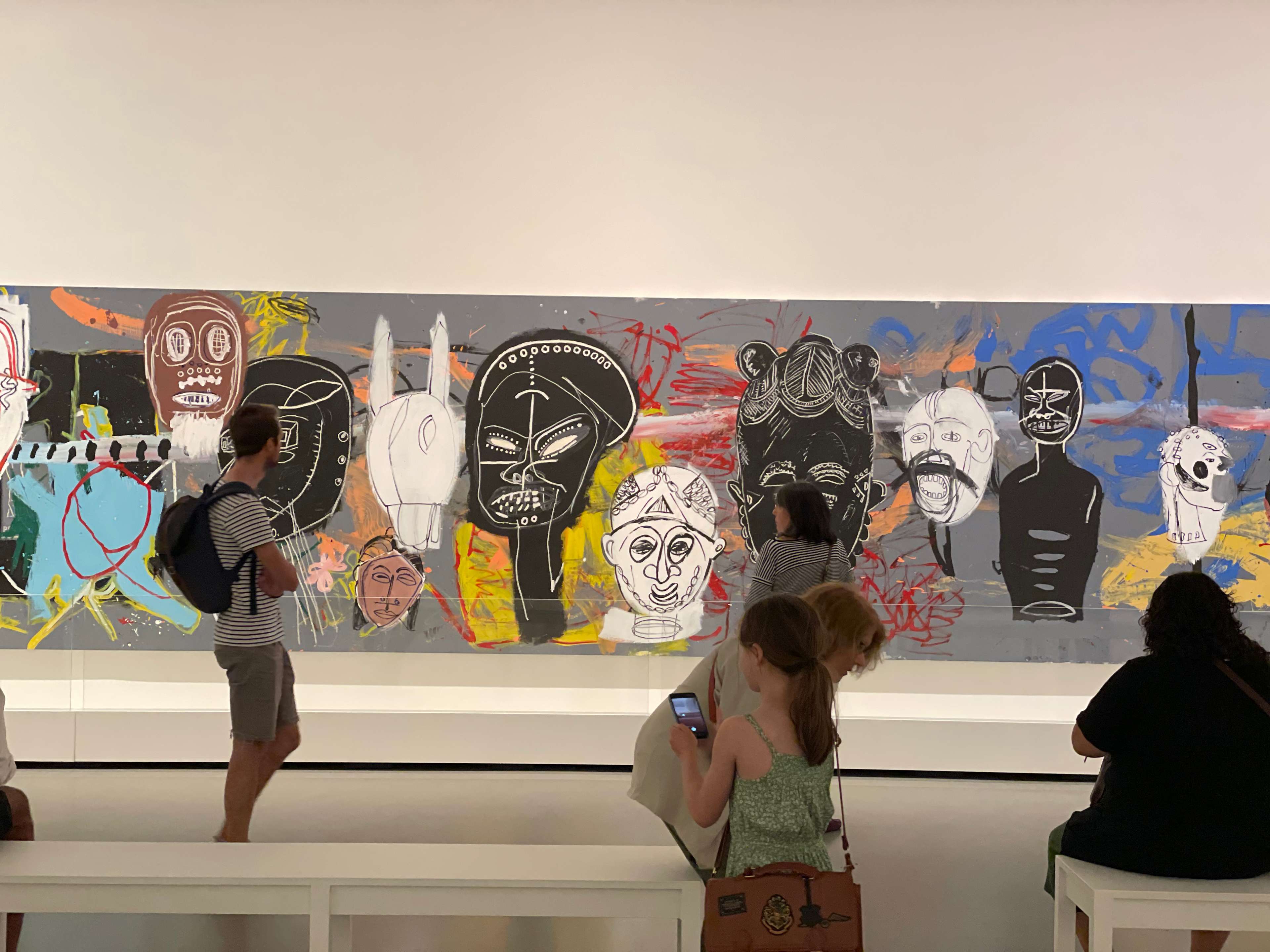 Vue de l'installation de « Painting Four Hands including African Masks » de Basquiat et Warhol