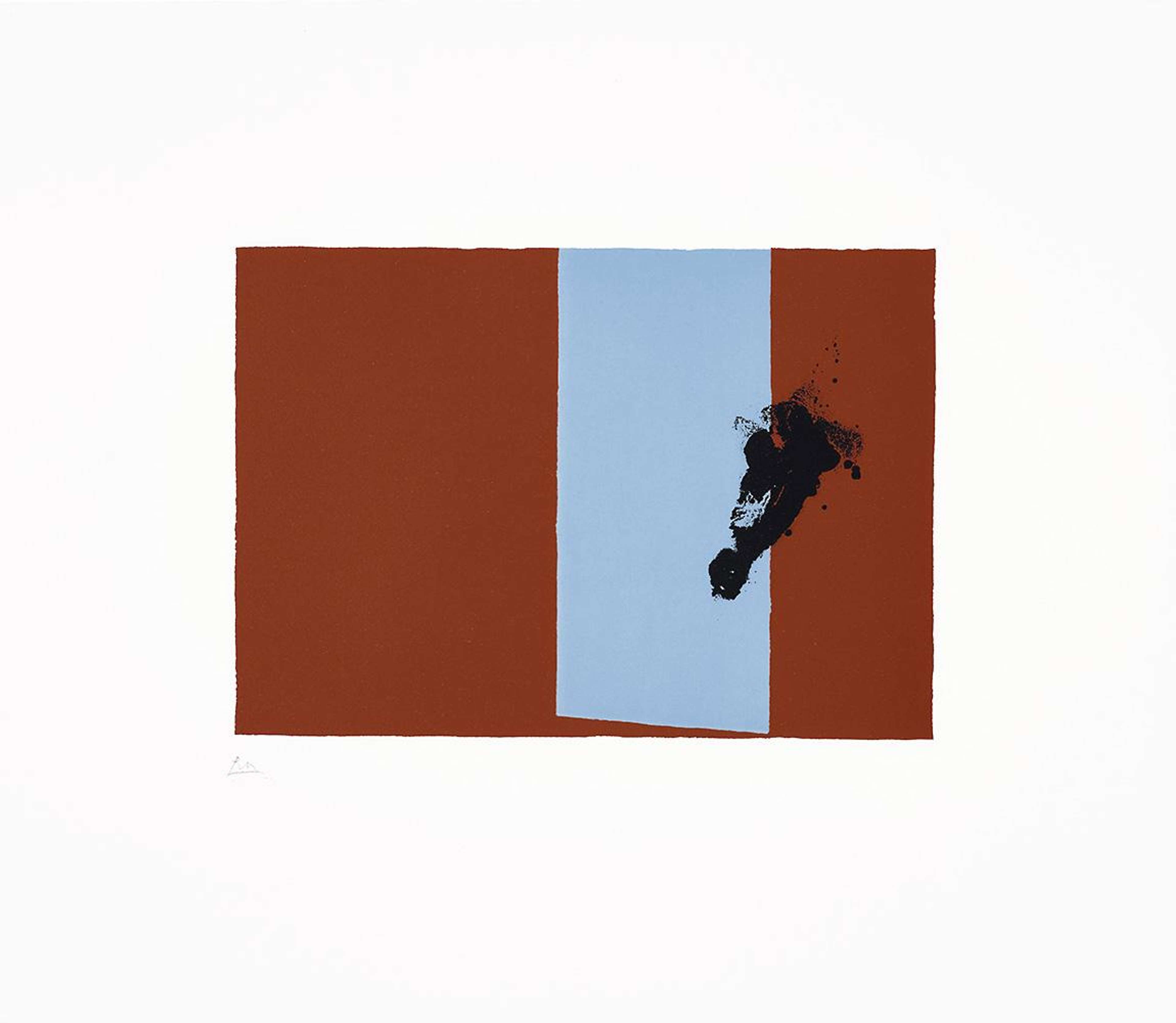 Estampe abstraite présentant une bande verticale centrale bleu pâle, flanquée de blocs brun-rouge foncé, avec des éclaboussures noires dynamiques recouvrant le côté droit.