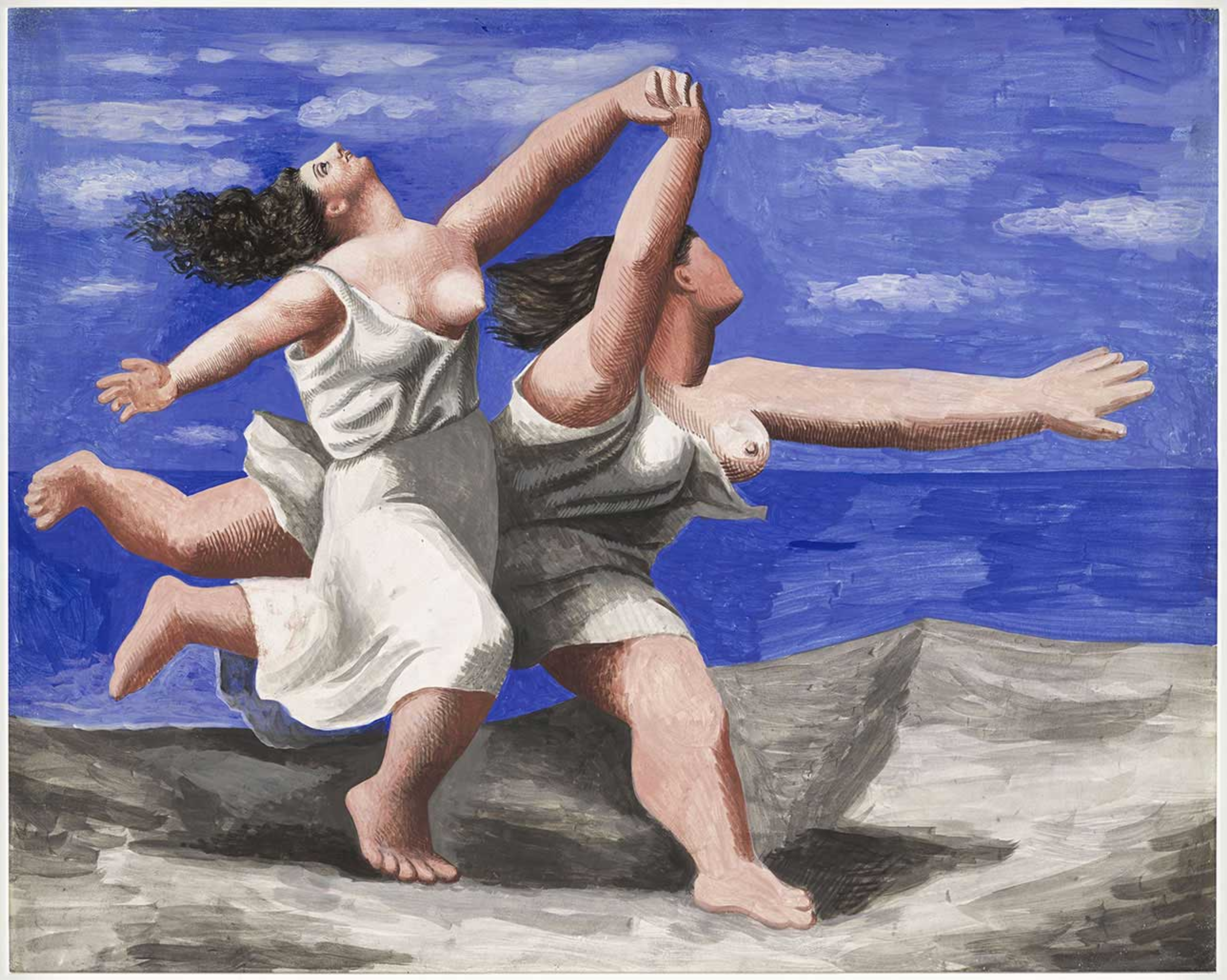 Cette toile de Picasso représente deux figures féminines courant sur une plage, se tenant la main, devant un ciel et une mer d'un bleu profond.