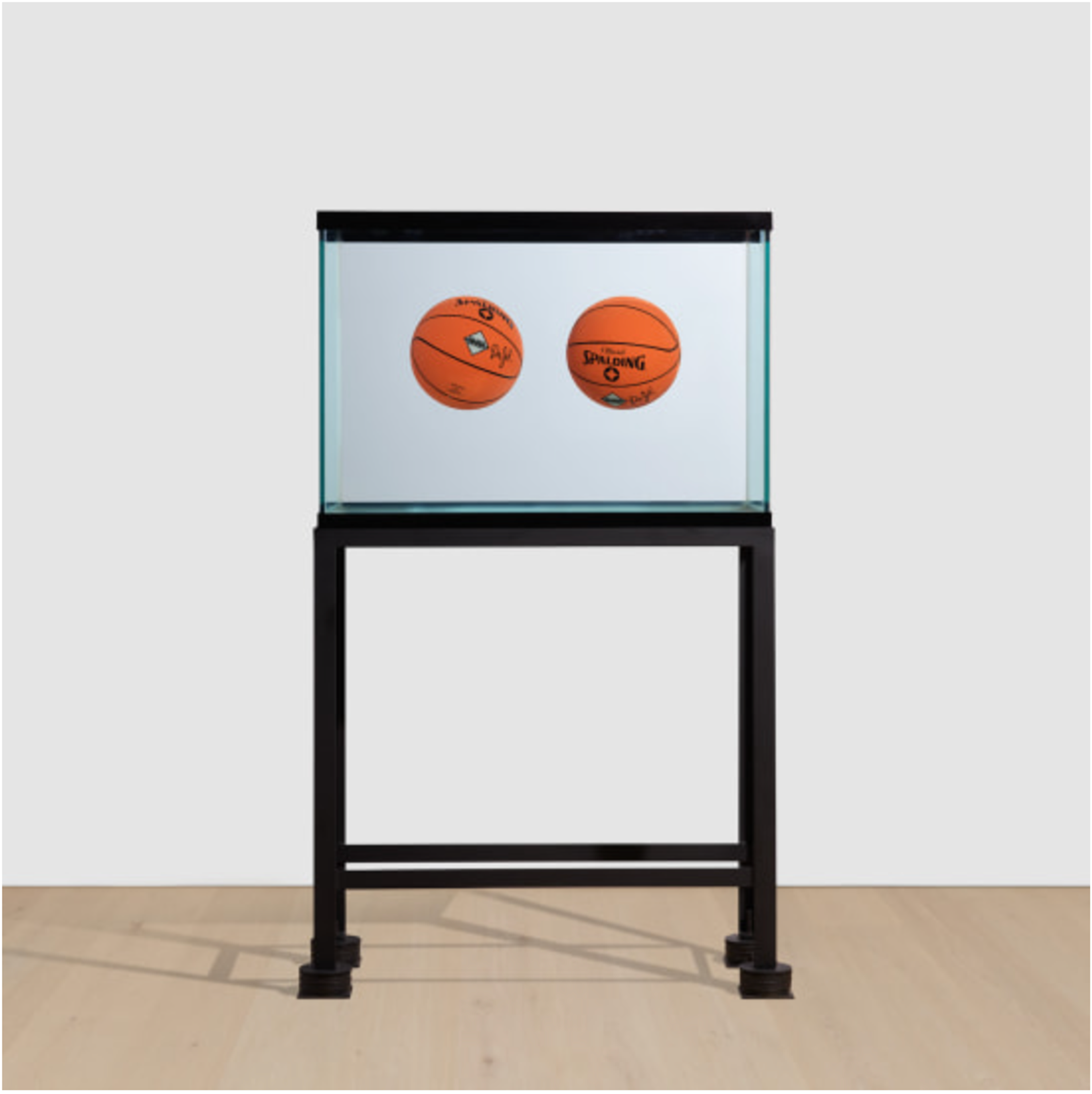 Two Ball Total Equilibrium Tank (Spalding Dr. J Silver Series) par Jeff Koons - Phillips