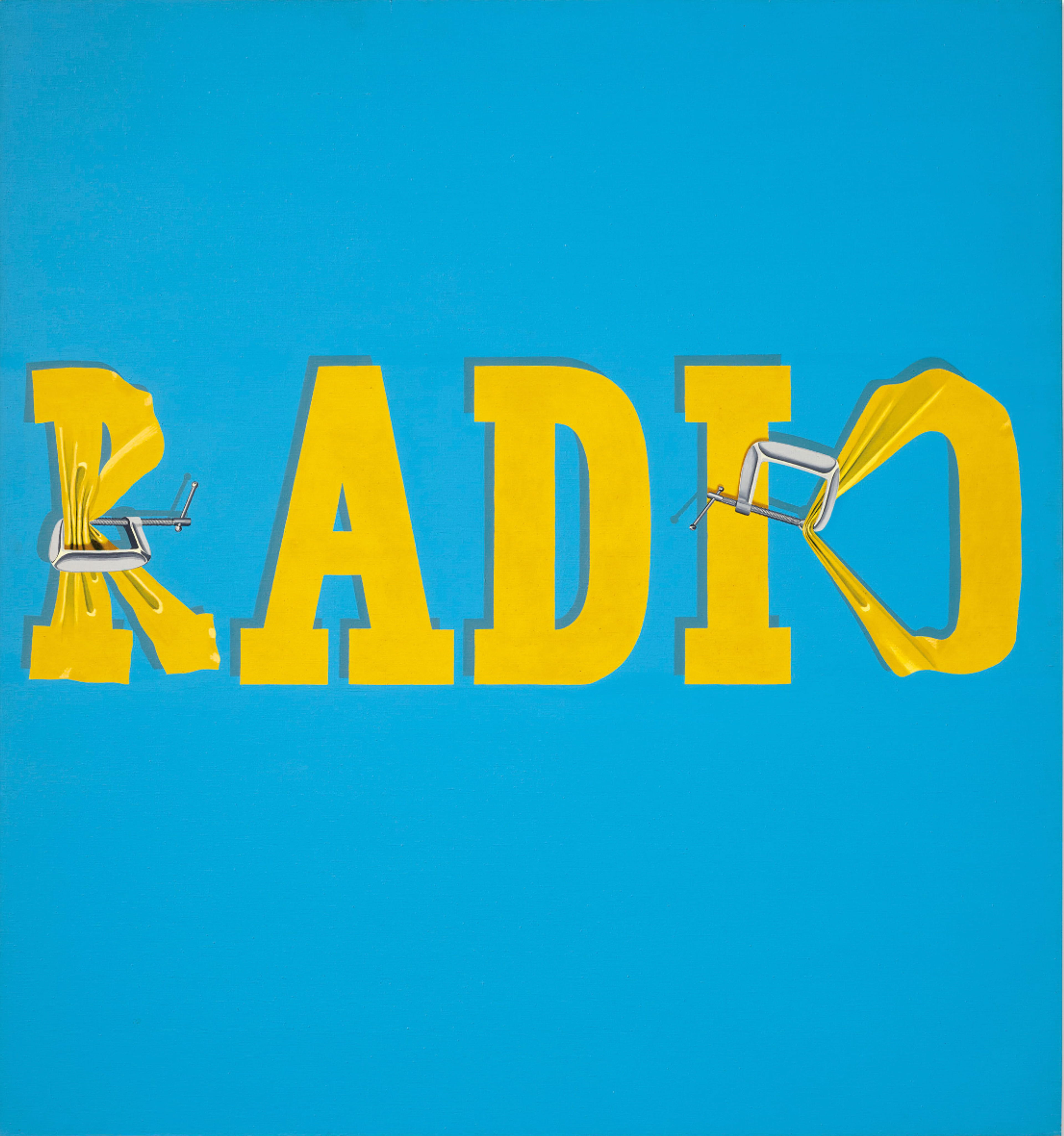 Peinture d'Ed Ruscha représentant le mot « RADIO » en typographie capitale et grasse. Le texte est jaune et se détache sur un fond bleu vif. Les lettres « R » et « O » sont compressées, déformées et écrasées.