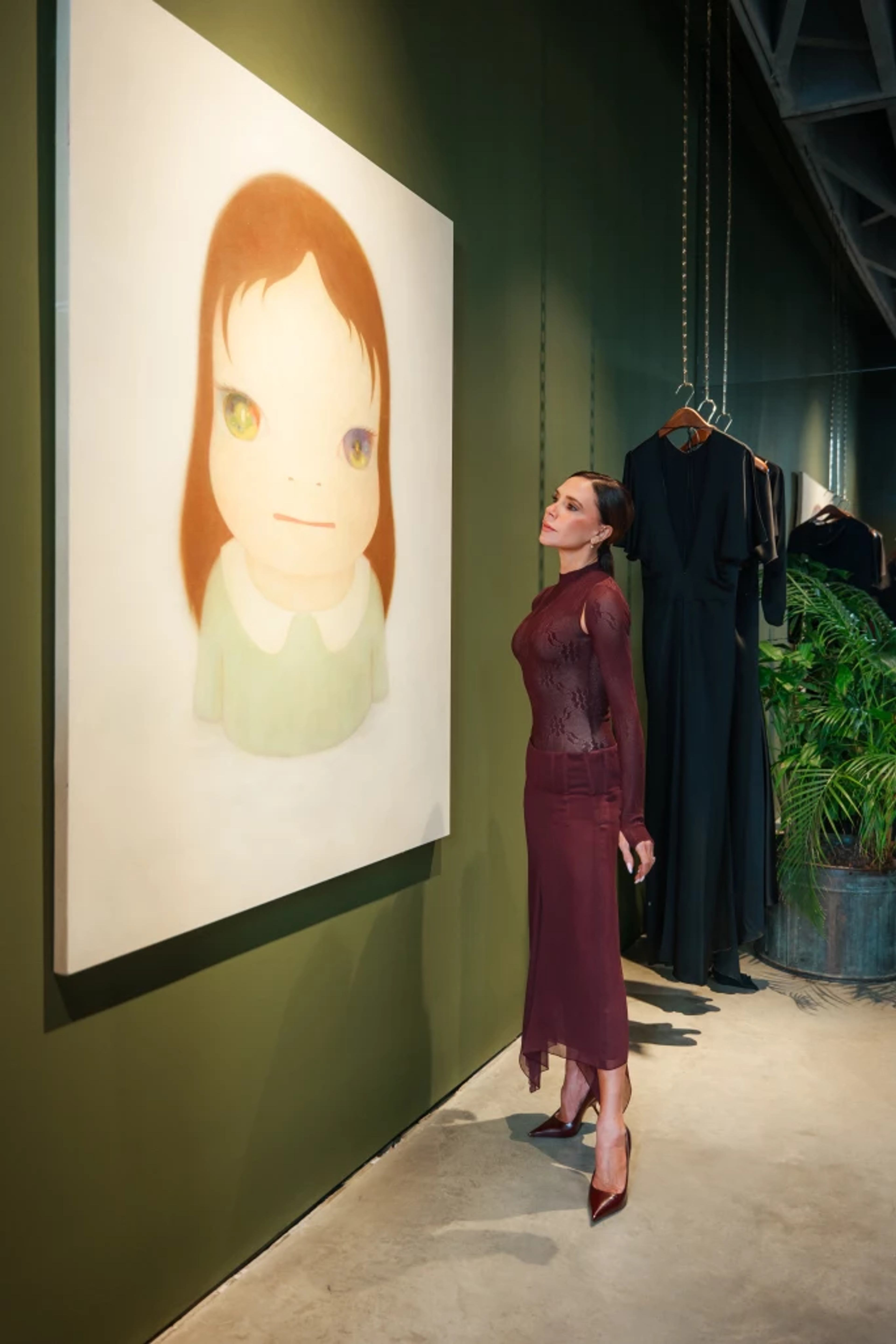 Victoria Beckham et une peinture de Yoshitomo Nara – Sotheby's