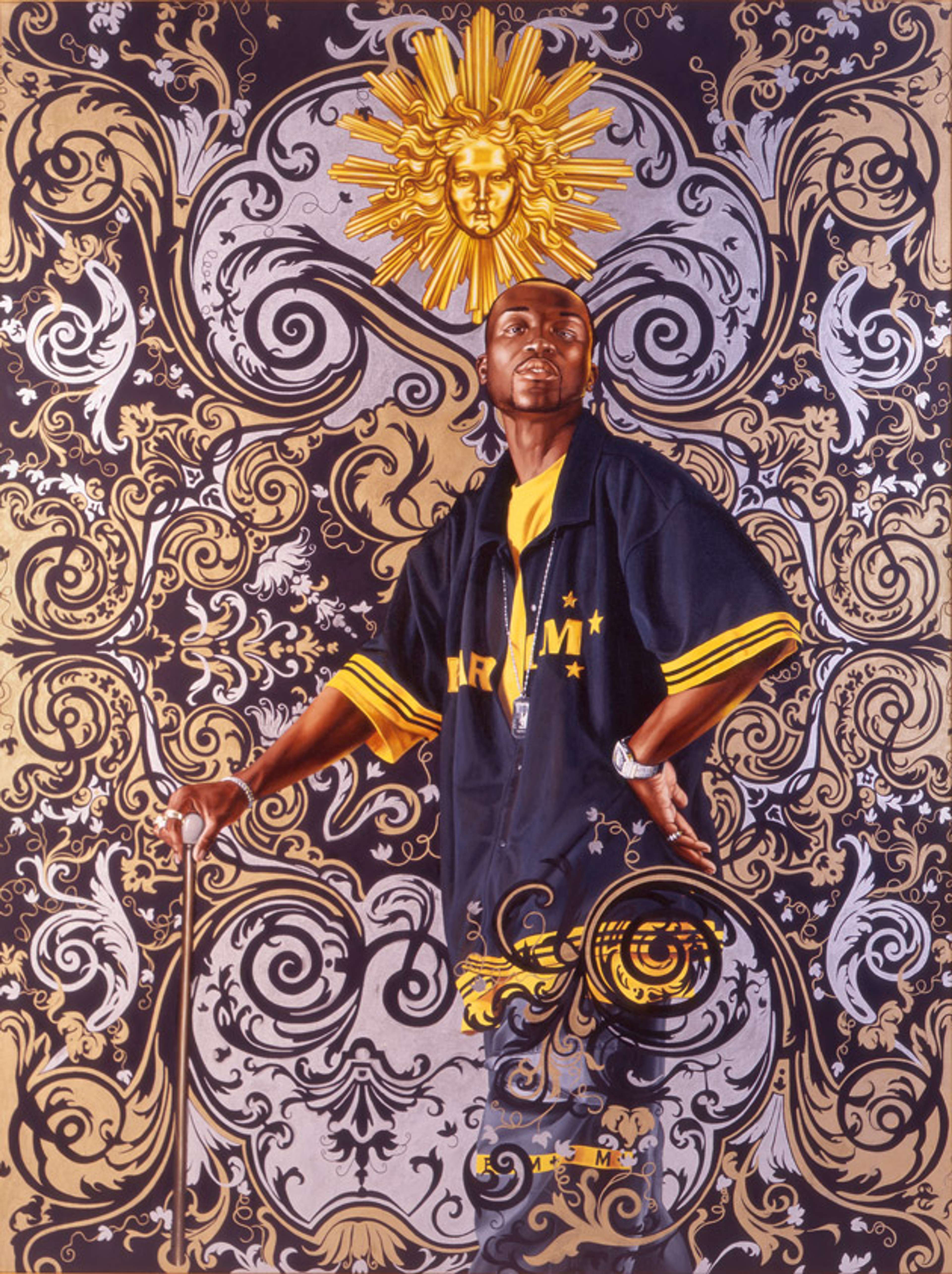 Portrait d'Andries Stilte par Kehinde Wiley. Un homme noir tenant une canne, l'autre main sur la hanche. Il se tient devant un fond violet de style rococo français, avec un soleil doré au-dessus de sa tête.
