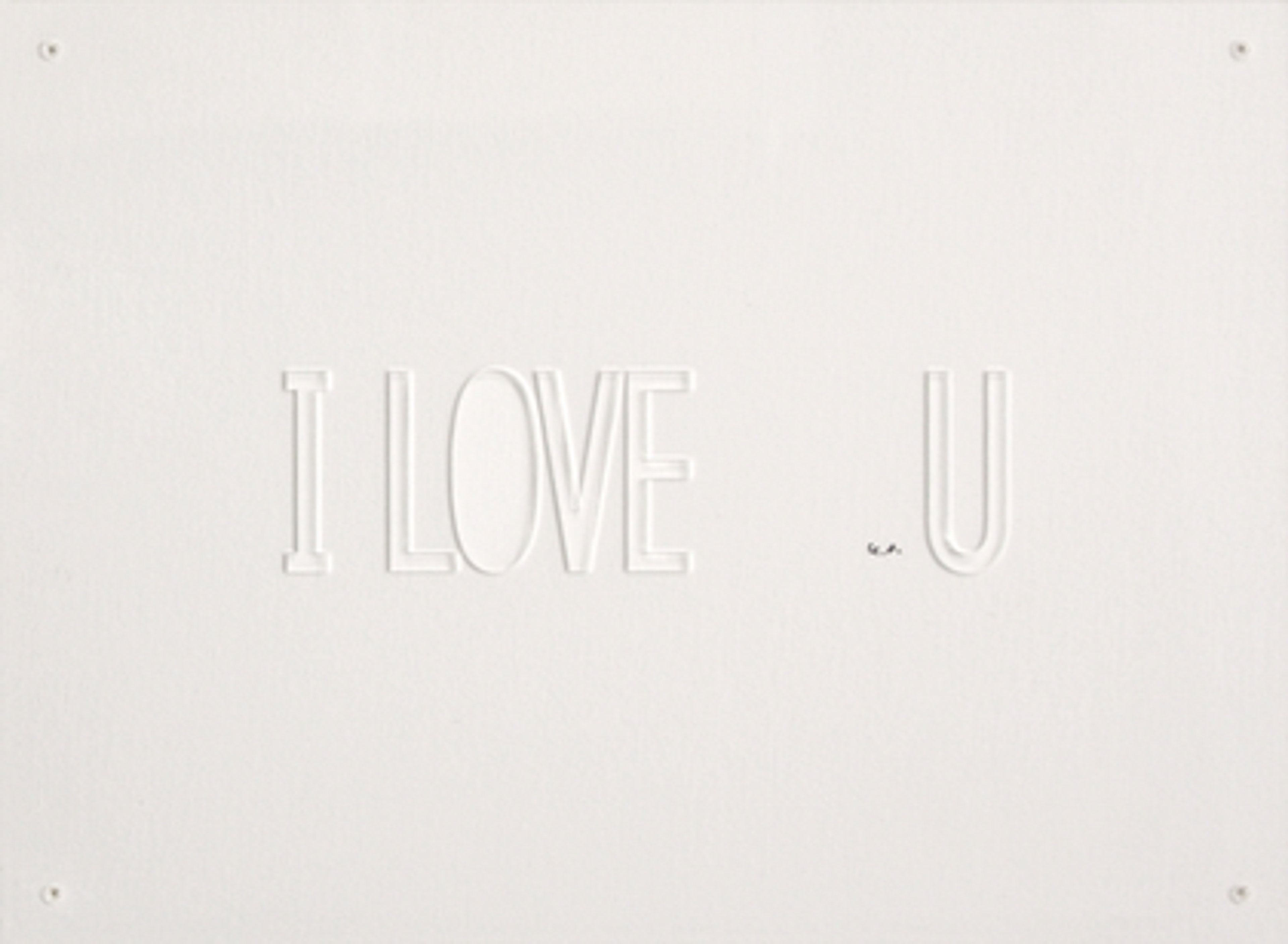 Une estampe blanche gaufrée des mots « I LOVE U ».