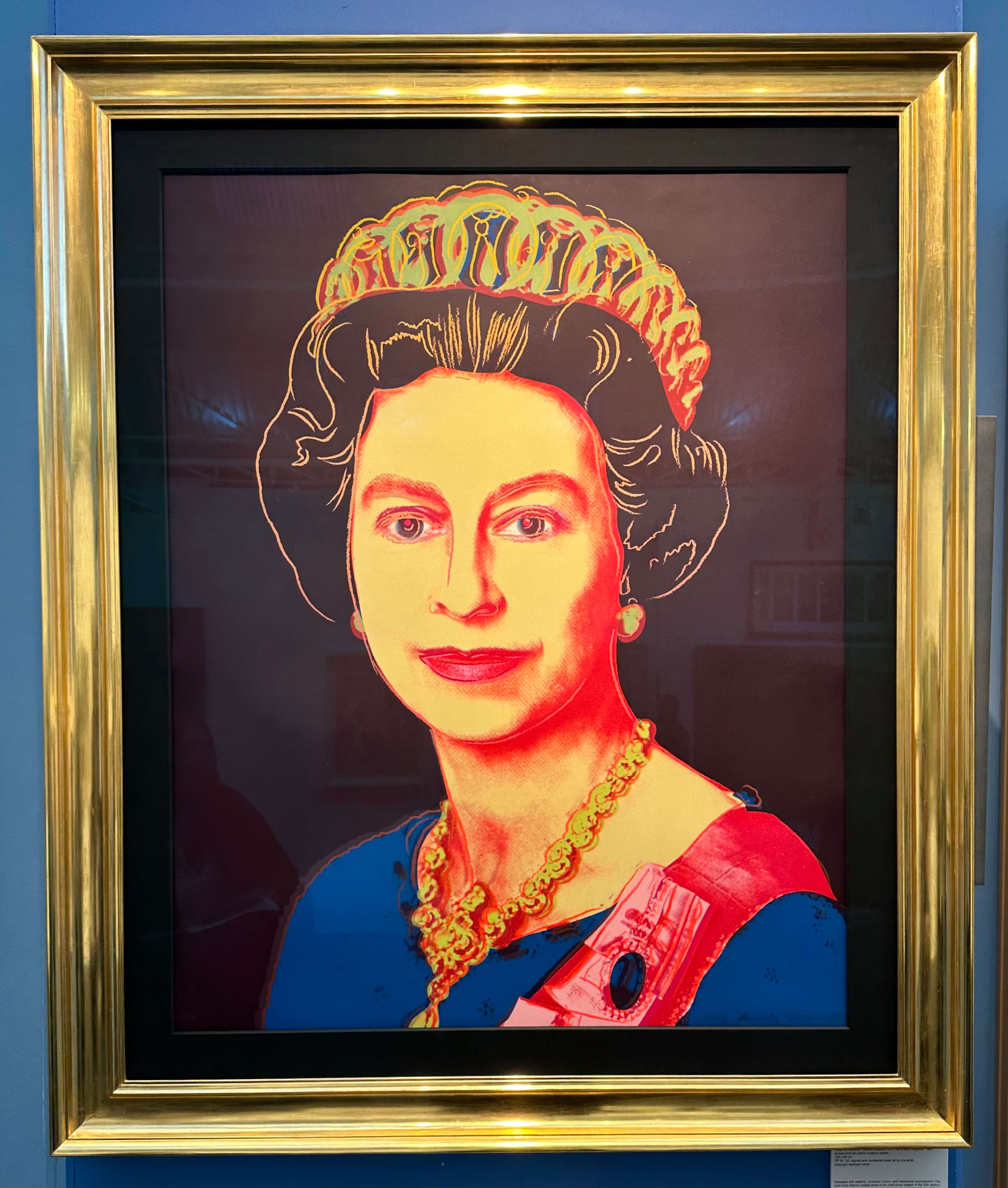 Une sérigraphie représentant le portrait royal de la reine Élisabeth II.