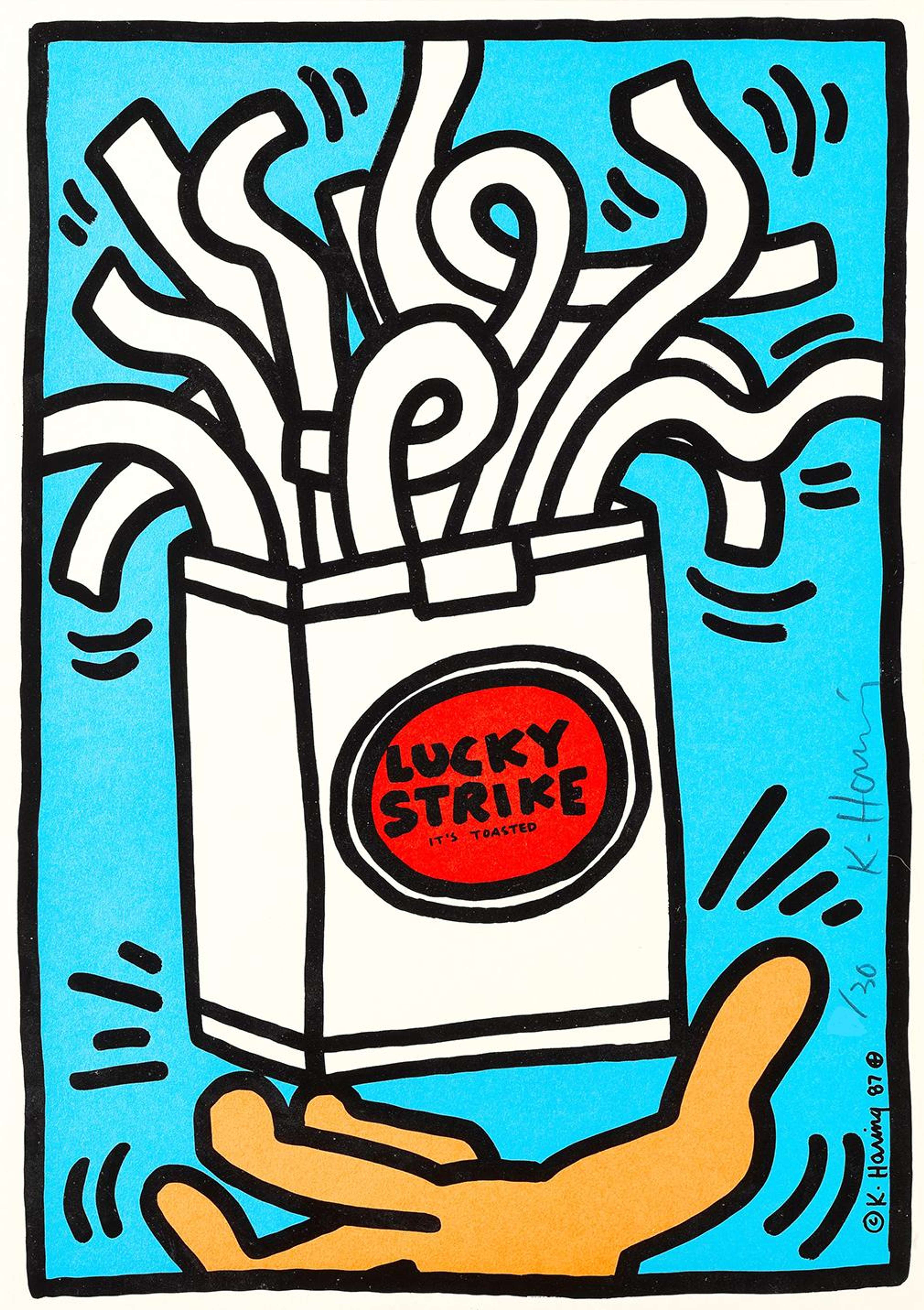 Œuvre graphique audacieuse de Keith Haring représentant une main stylisée tenant un paquet blanc de Lucky Strike, d'où émanent des lignes animées et ondulées. L'arrière-plan est d'un bleu vif, et le paquet arbore un cercle rouge avec le texte « Lucky Strike It's Toasted » en noir.