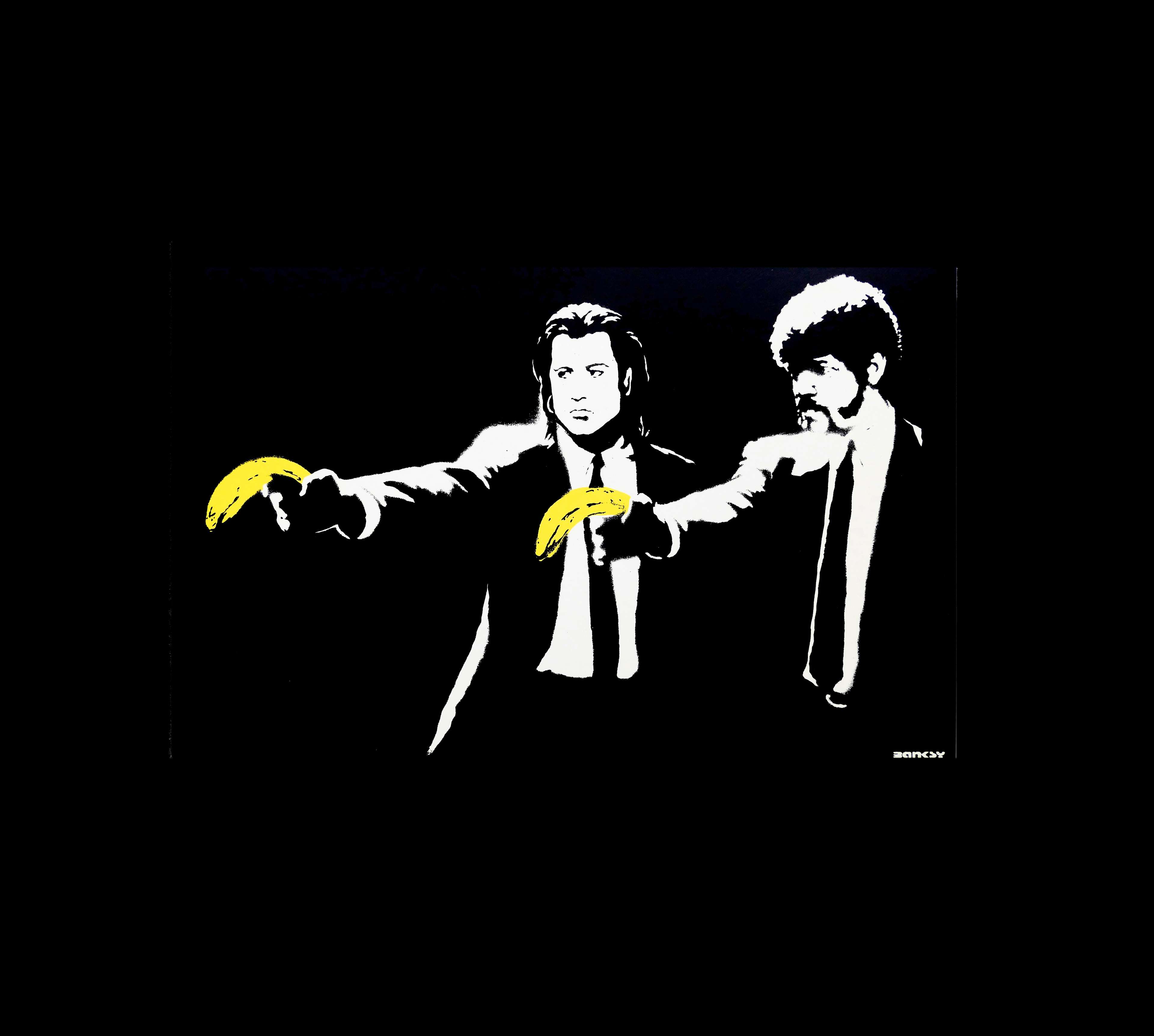 Deux hommes en costume, visant des bananes jaunes au lieu de pistolets dans une estampe en noir et blanc réalisée par Banksy.