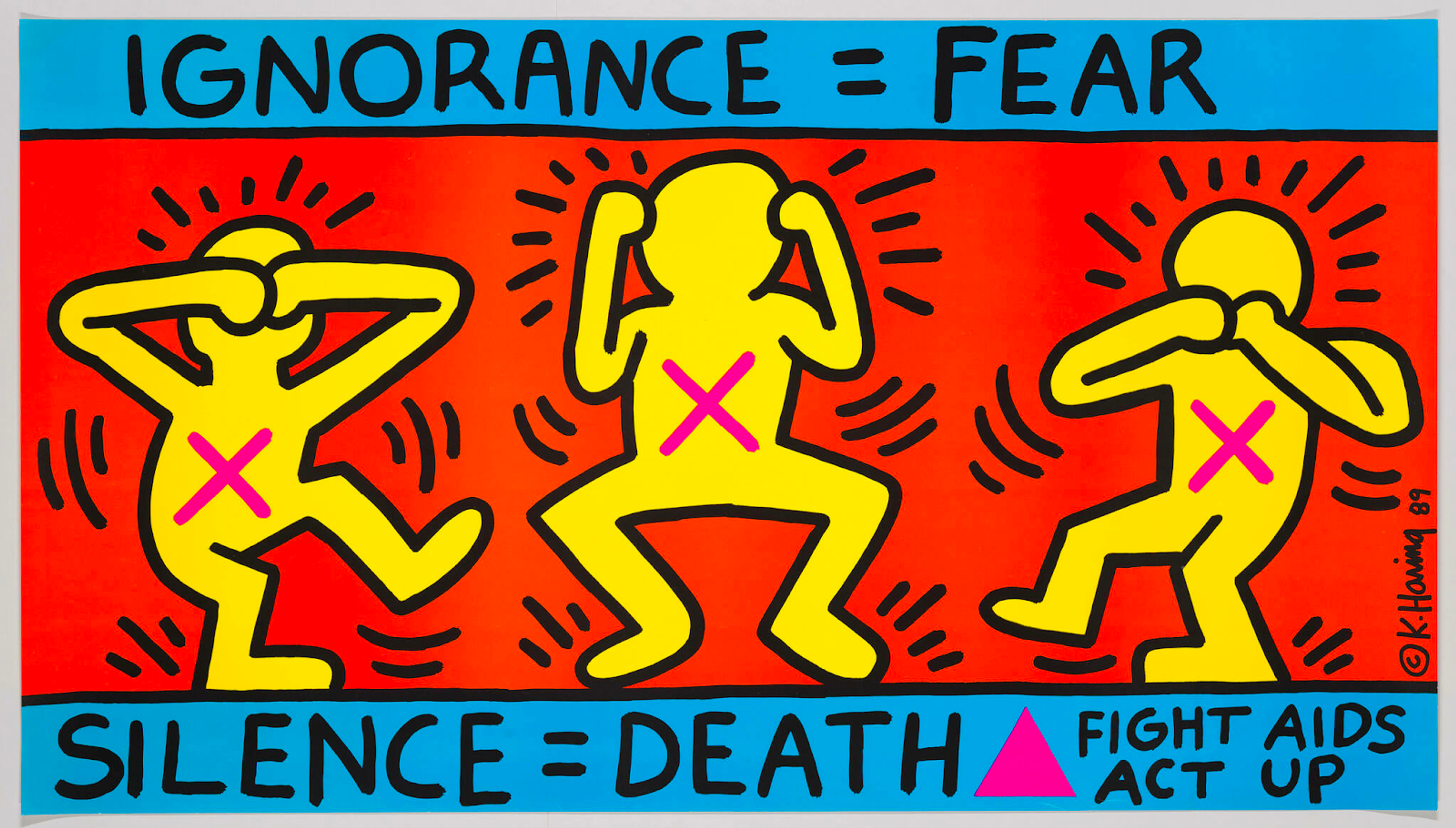 Trois bonhommes jaunes avec des X roses sur leurs torses, sur fond rouge.