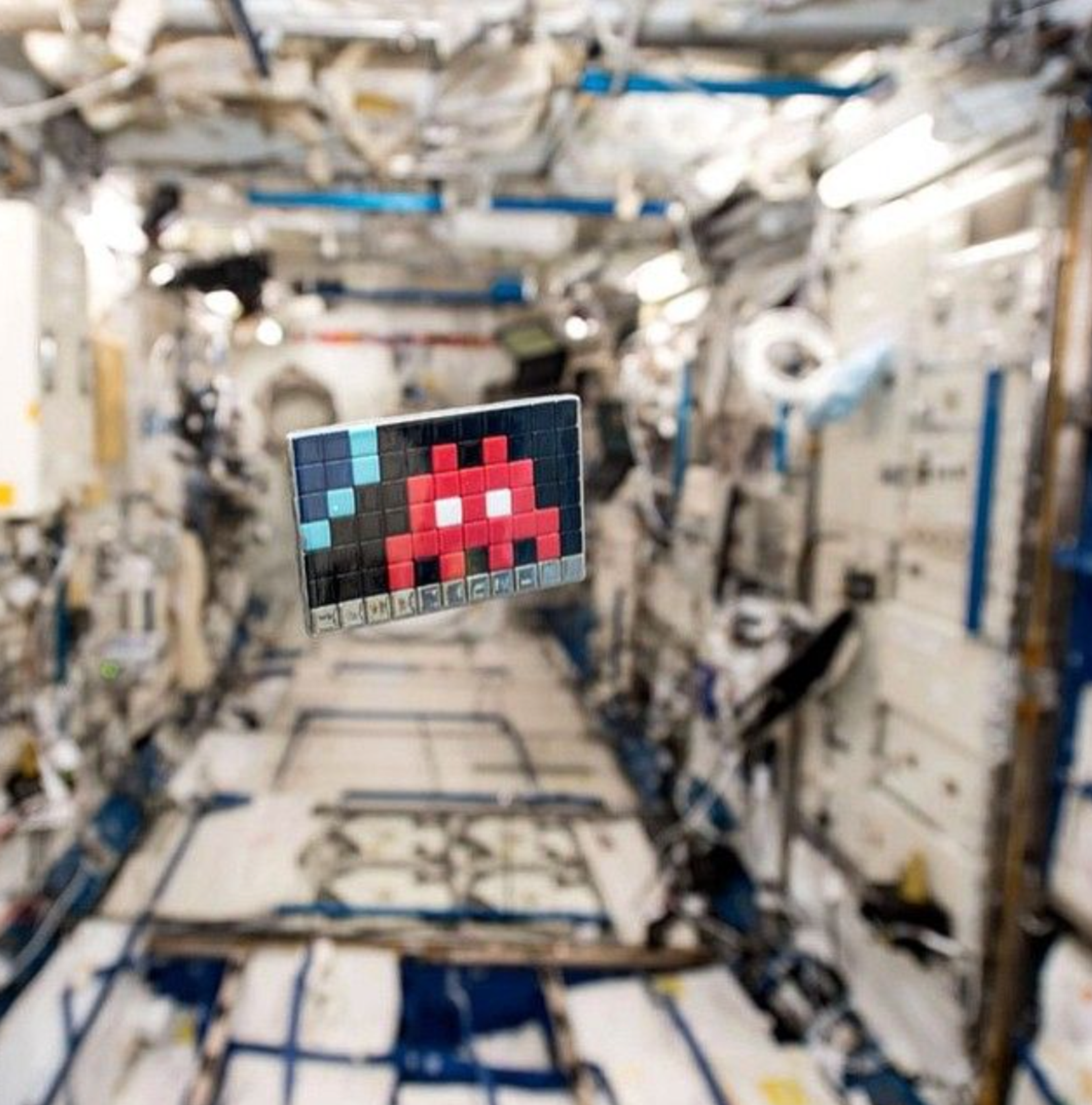 Space 2 par Invader, à bord de la Station spatiale internationale