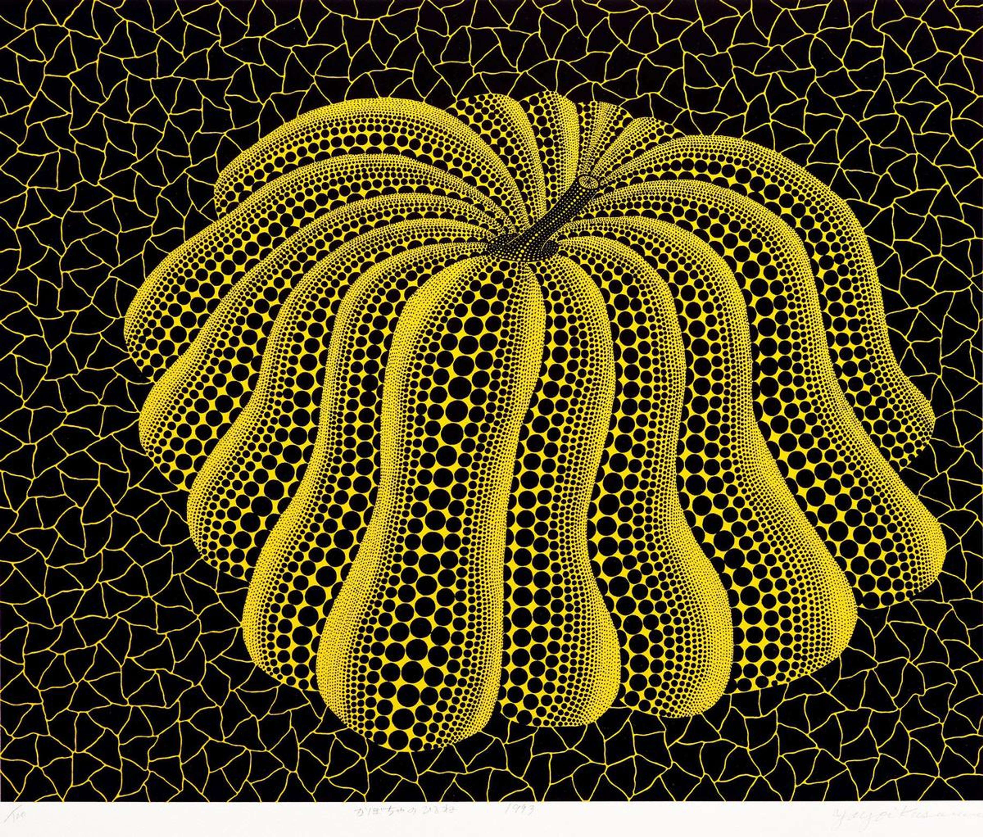 Une image d'une citrouille de Yayoi Kusama. L'œuvre est réalisée en jaune et noir, et la citrouille est détaillée par ses pois caractéristiques, les « Polka Dots ». L'arrière-plan semble fissuré ou fragmenté.