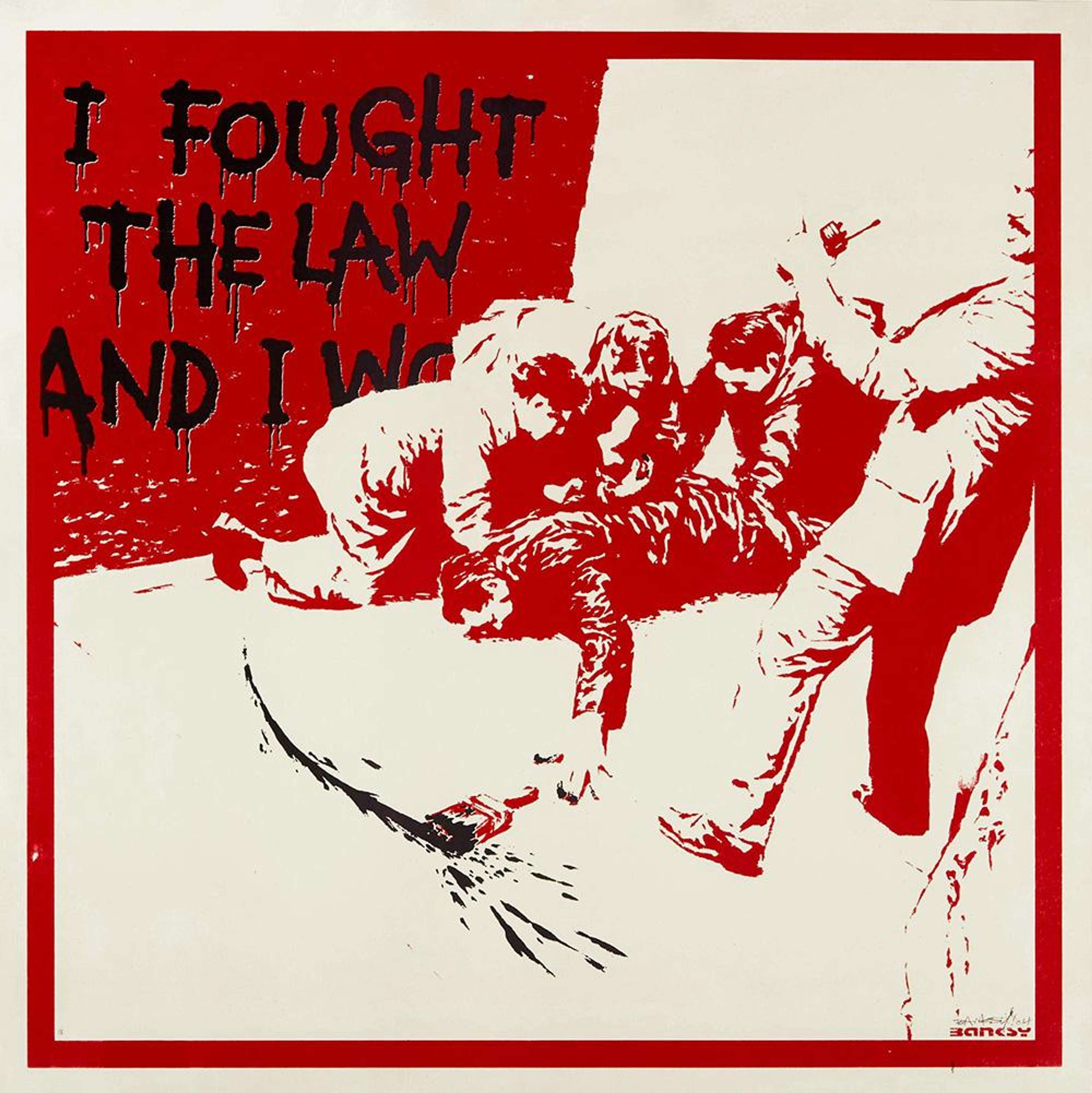 Quatre hommes arrêtent un homme, allongé à plat ventre sur le sol, un pinceau usagé gisant à côté de lui. Les mots « I Fought The Law And I Won » sont peints sur le mur à sa droite.