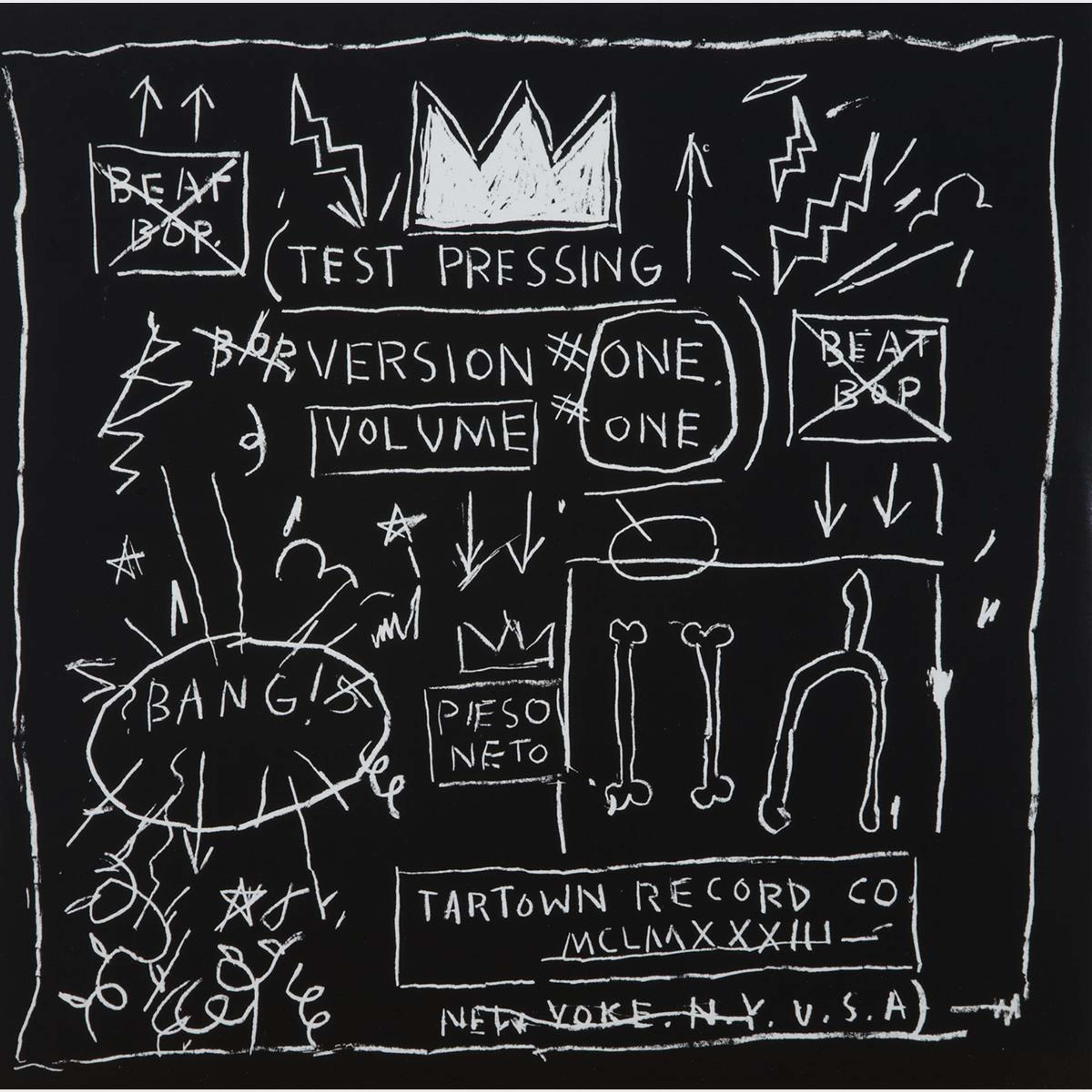 Une image de la pochette de l'album Beat Bop, conçue par l'artiste Jean-Michel Basquiat. Il s'agit d'un dessin en noir et blanc qui intègre son motif de couronne, des esquisses brutes d'os, une explosion avec le mot « bang! », des éclairs et des chiffres romains.