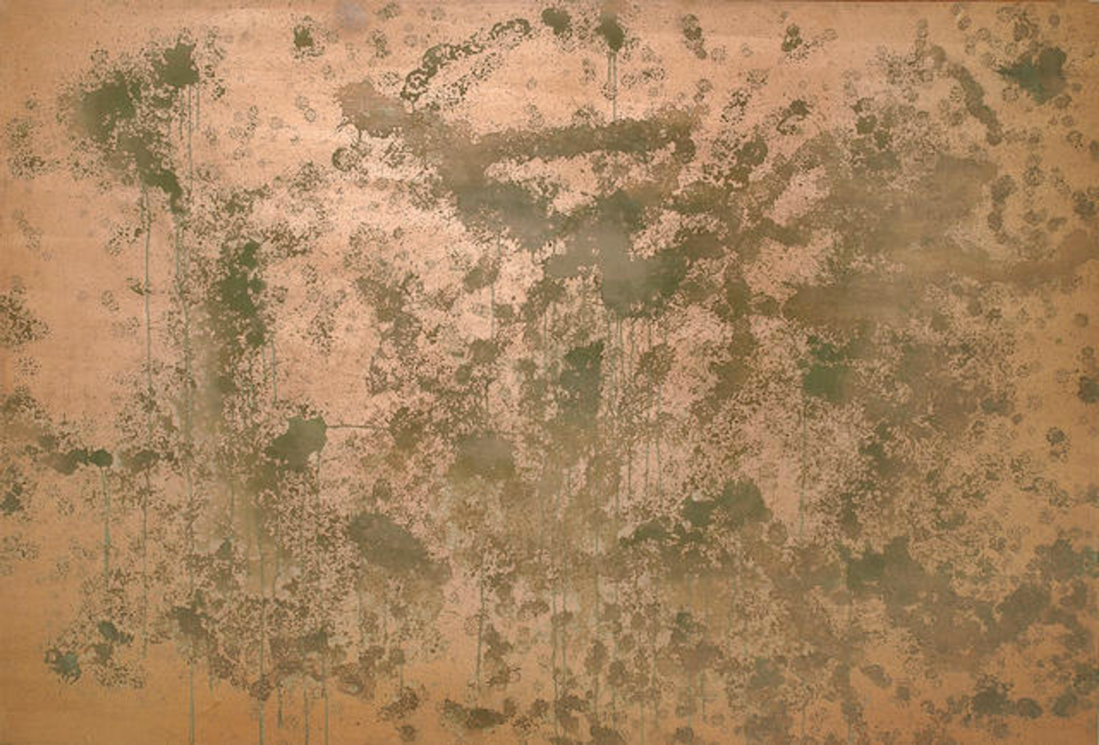 La peinture à l'oxydation de Warhol présente un fond cuivré éclatant, taché d'écoulements verts et bruns, causés par l'oxydation de l'urine.