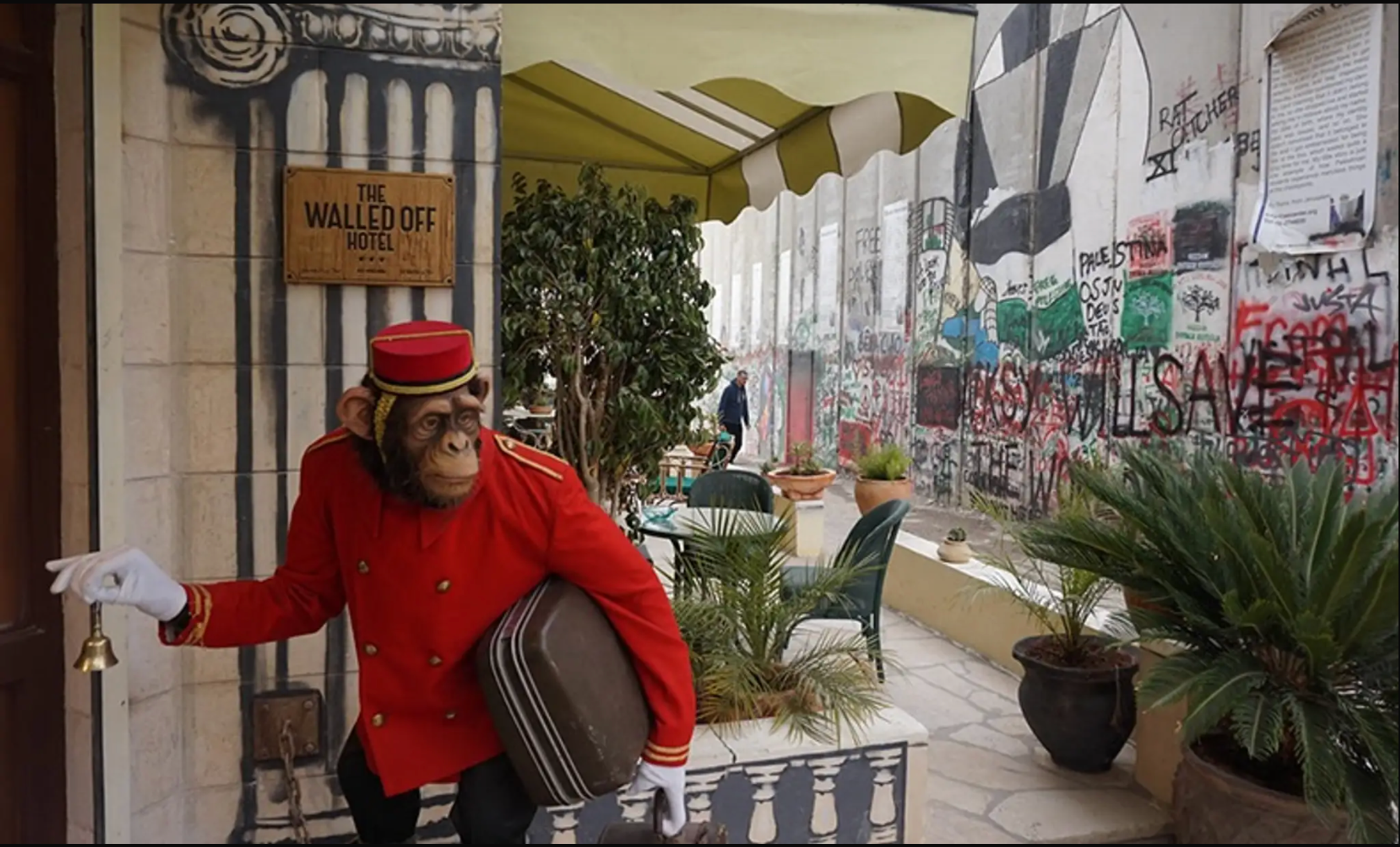 Walled Off Hotel par Banksy - MyArtBroker