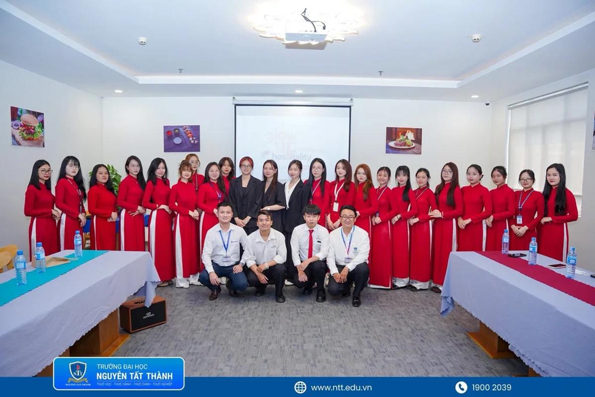 Ảnh tập thể workshop tại Trường Đại học Nguyễn Tất Thành.