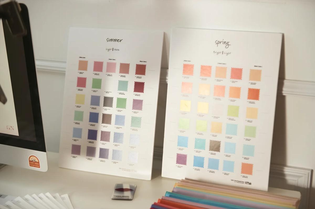 Buổi Personal Color analysis 16 Seasons tại Gạo Nâu Personal Makeup ngày 2 với draping vải màu chuẩn dưới ánh sáng kiểm chuẩn