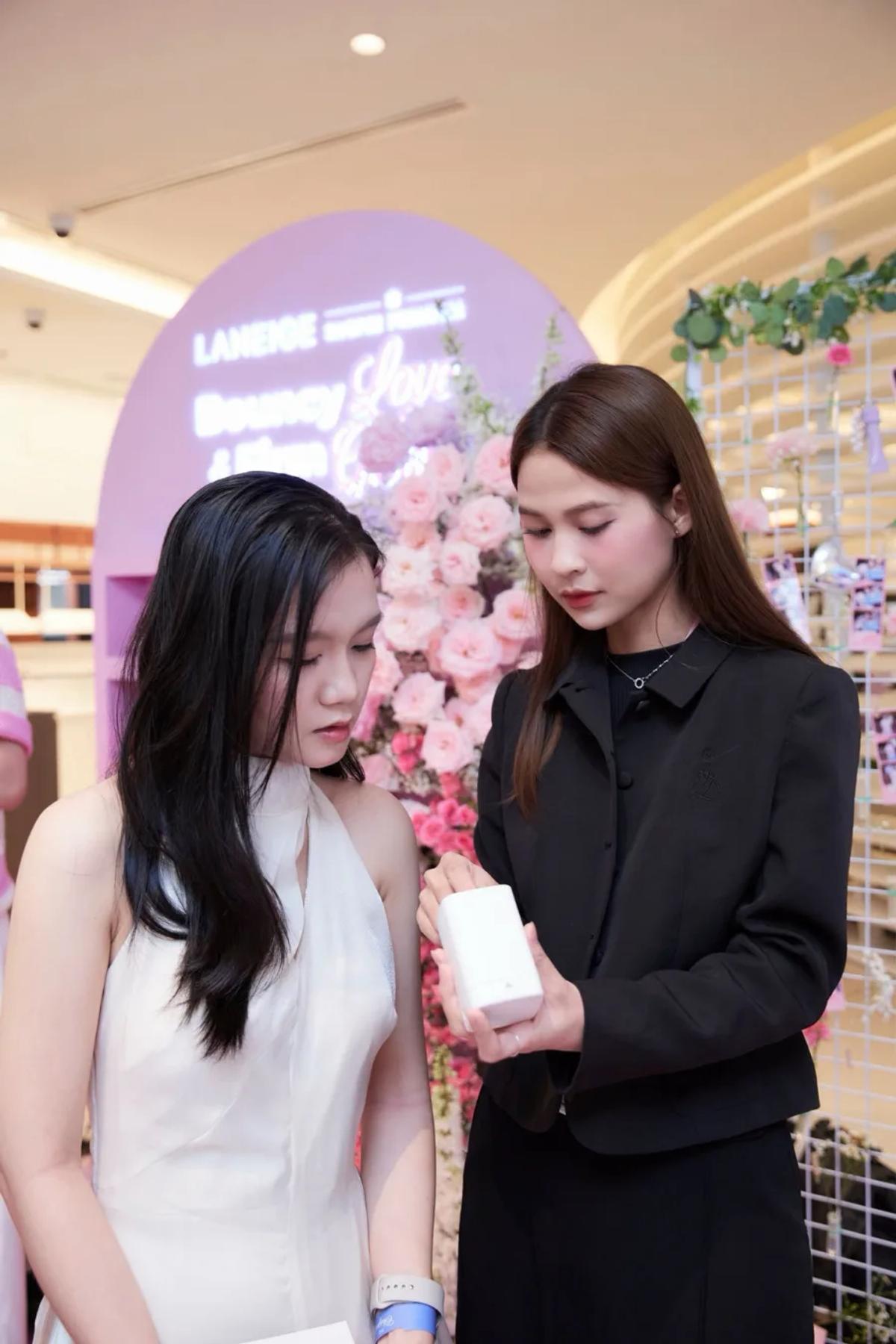 Hương Nguyễn trực tiếp hướng dẫn trong workshop Laneige / Ahamove.