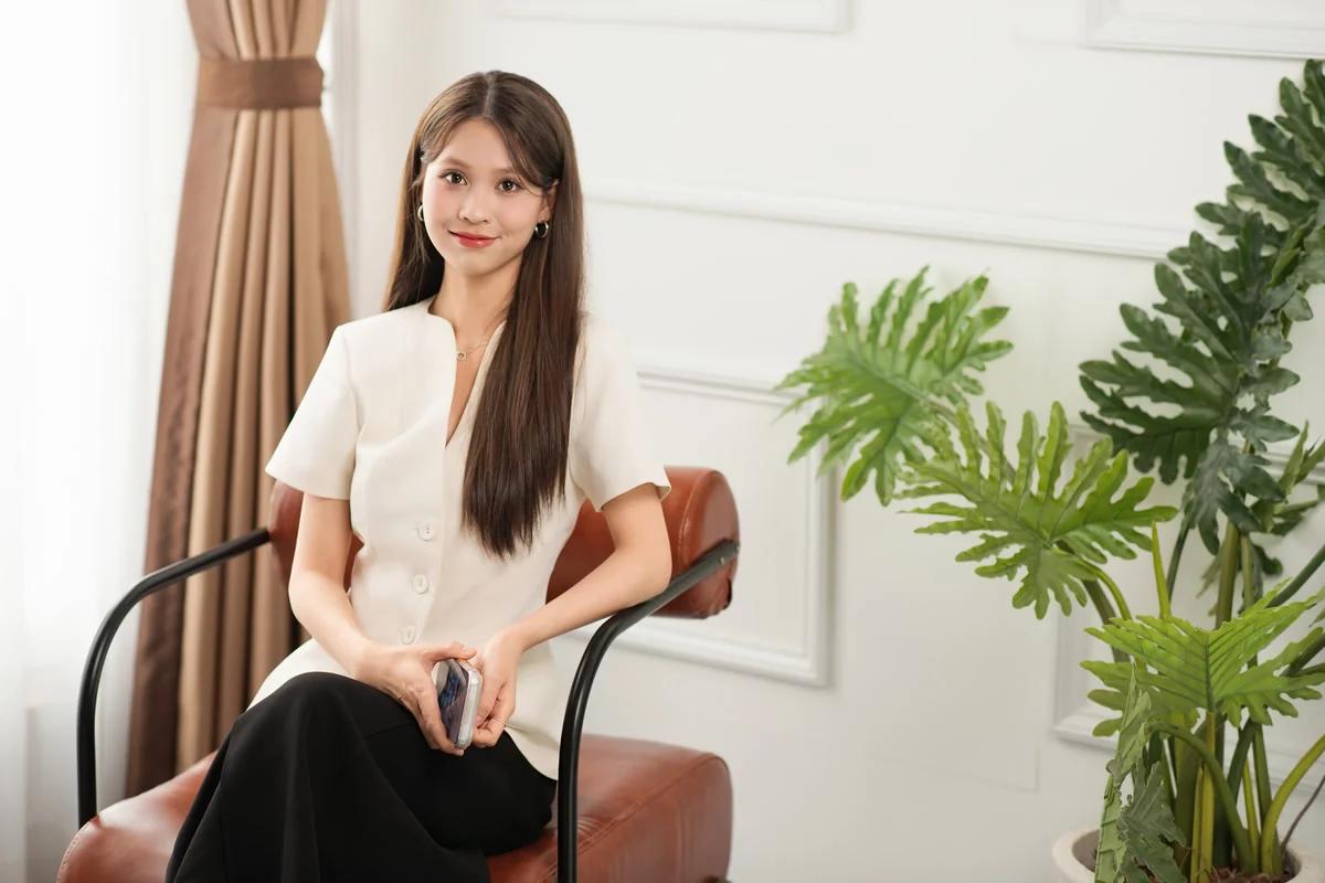 Không gian profile studio của Hương Nguyễn.