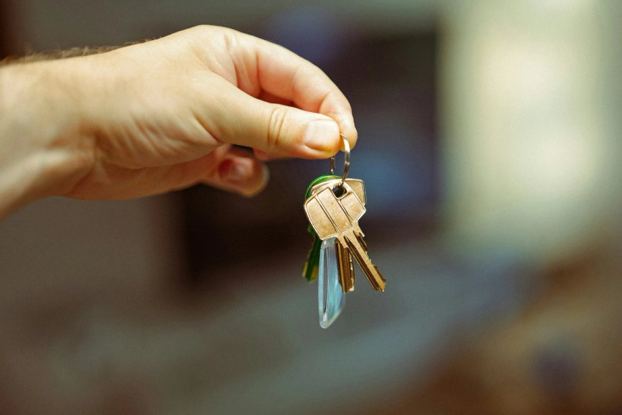 Should You Buy a Home in Canada? Income, Mortgage Rules and Timing
