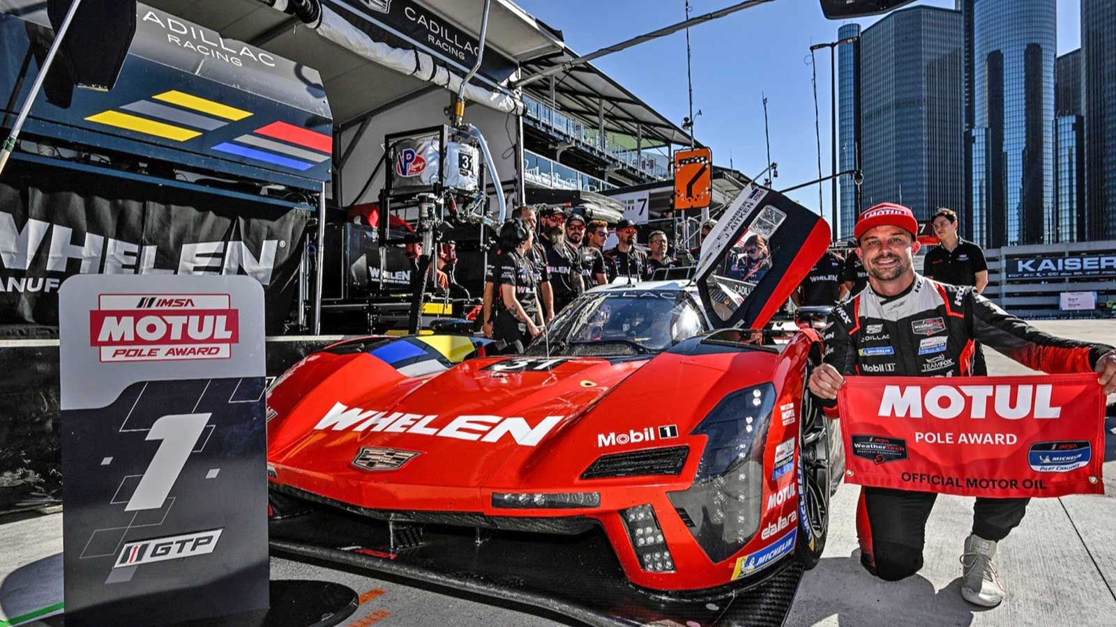 IMSA Cadillac wins the pole in Detroit