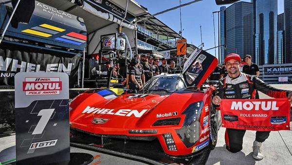 IMSA Cadillac wins the pole in Detroit