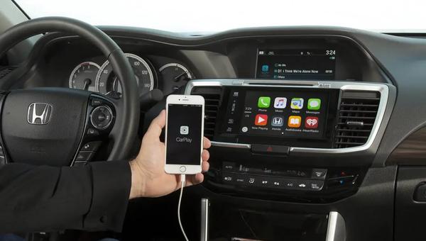 Apple CarPlay vs. Android Auto: The Battle for Your Car’s Dashboard