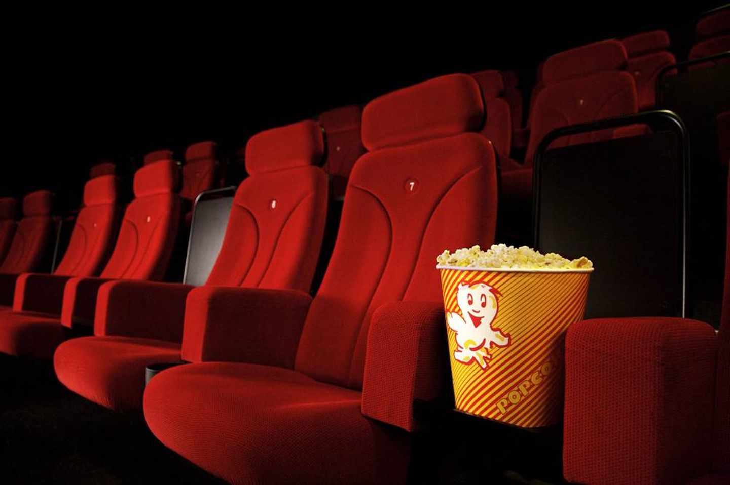 Bilde av kinoseter og popcorn