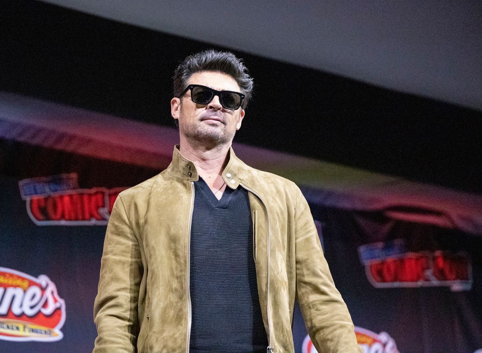 Karl Urban di panel Mortal Kombat II, New York Comic Con