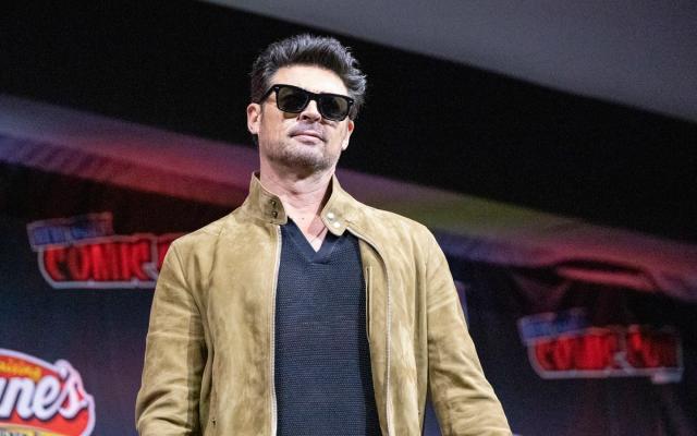 Karl Urban di panel Mortal Kombat II, New York Comic Con