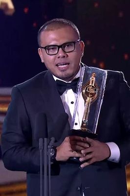 Joko Anwar menerima Piala Citra di Festival Film Indonesia 2015