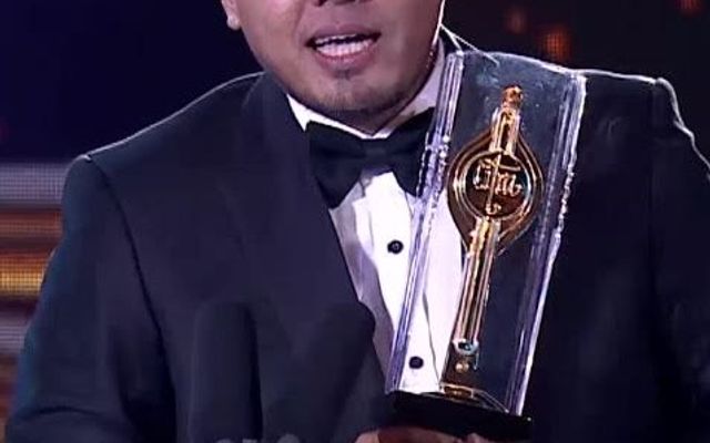 Joko Anwar menerima Piala Citra di Festival Film Indonesia 2015