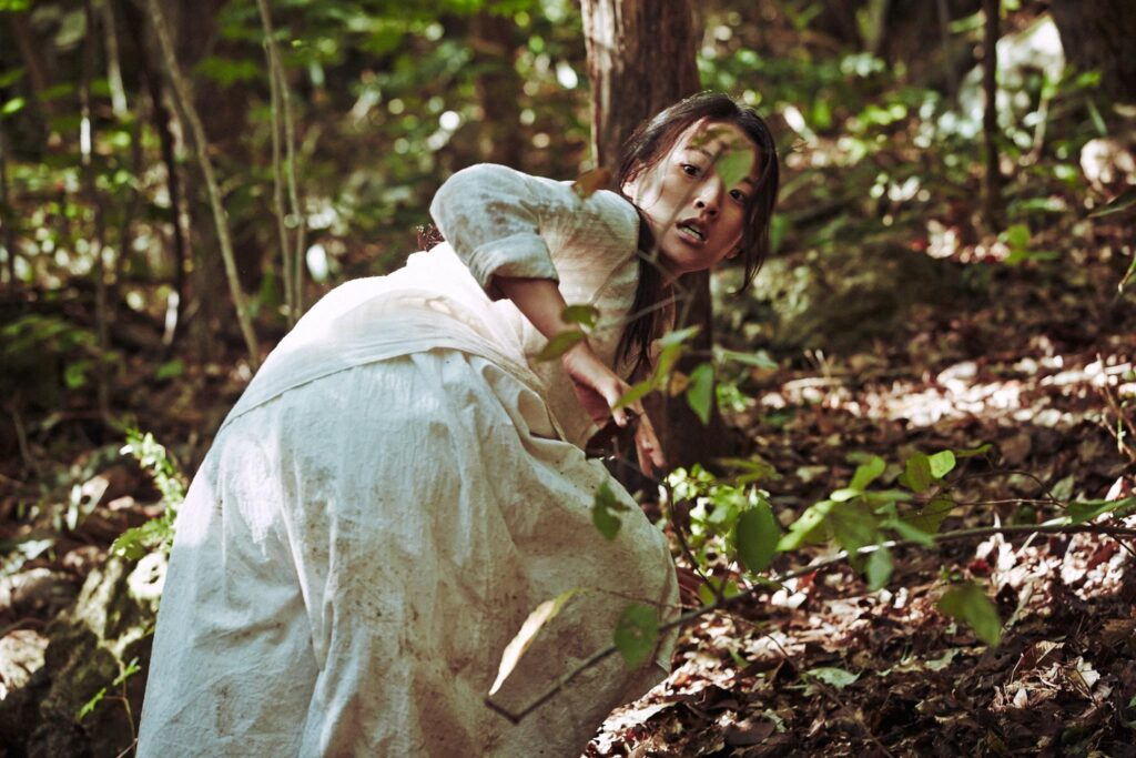 misteri wanita berbaju putih di film the wailing