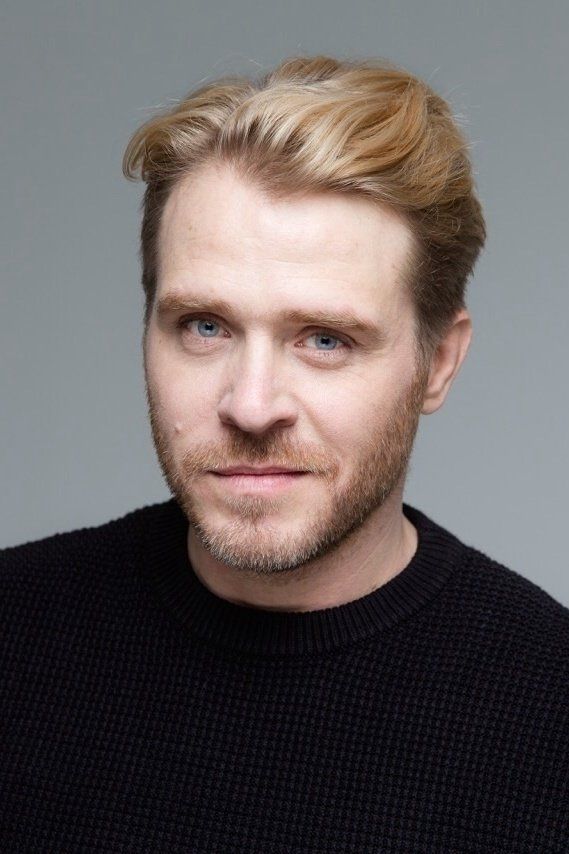 Foto profil Henrik Norlén, pemeran Ulf dalam Midsommar