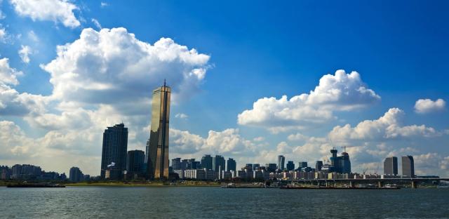 Panorama Sungai Han dan skyline kota Seoul