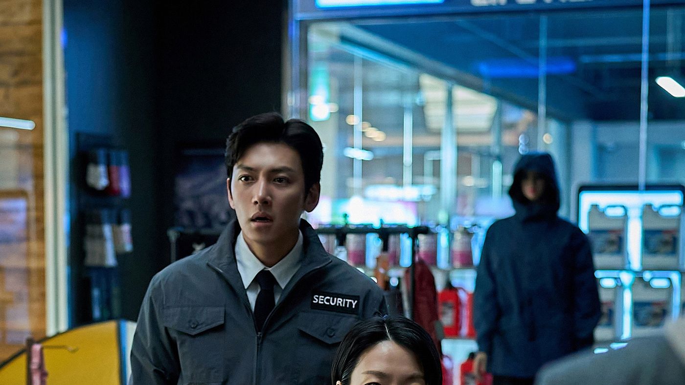 Still promosi resmi produksi Colony (2026)
