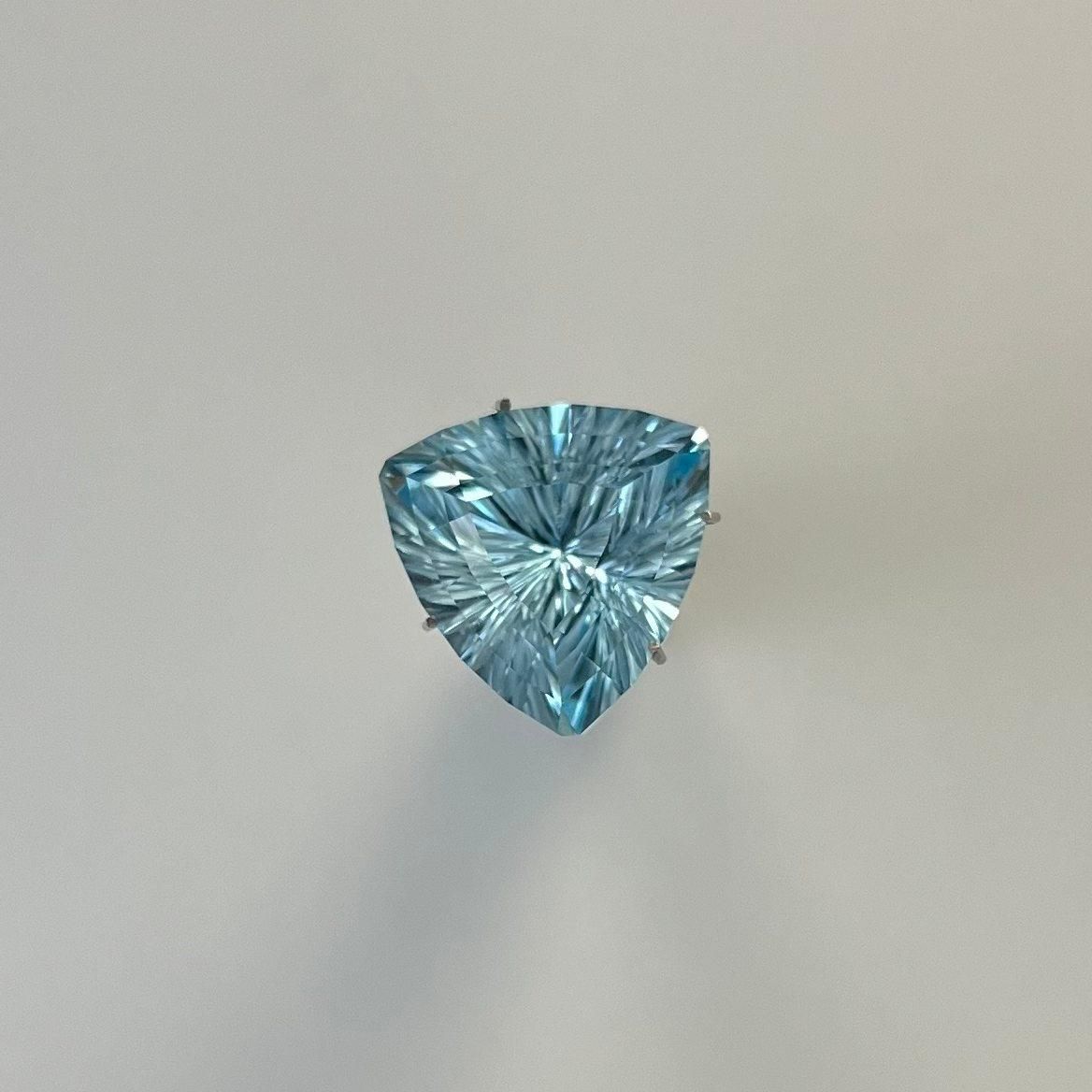 Blue Topaz, 11.10 ct — trillion signature radial cut — ORLIVET ORL-GEM-012