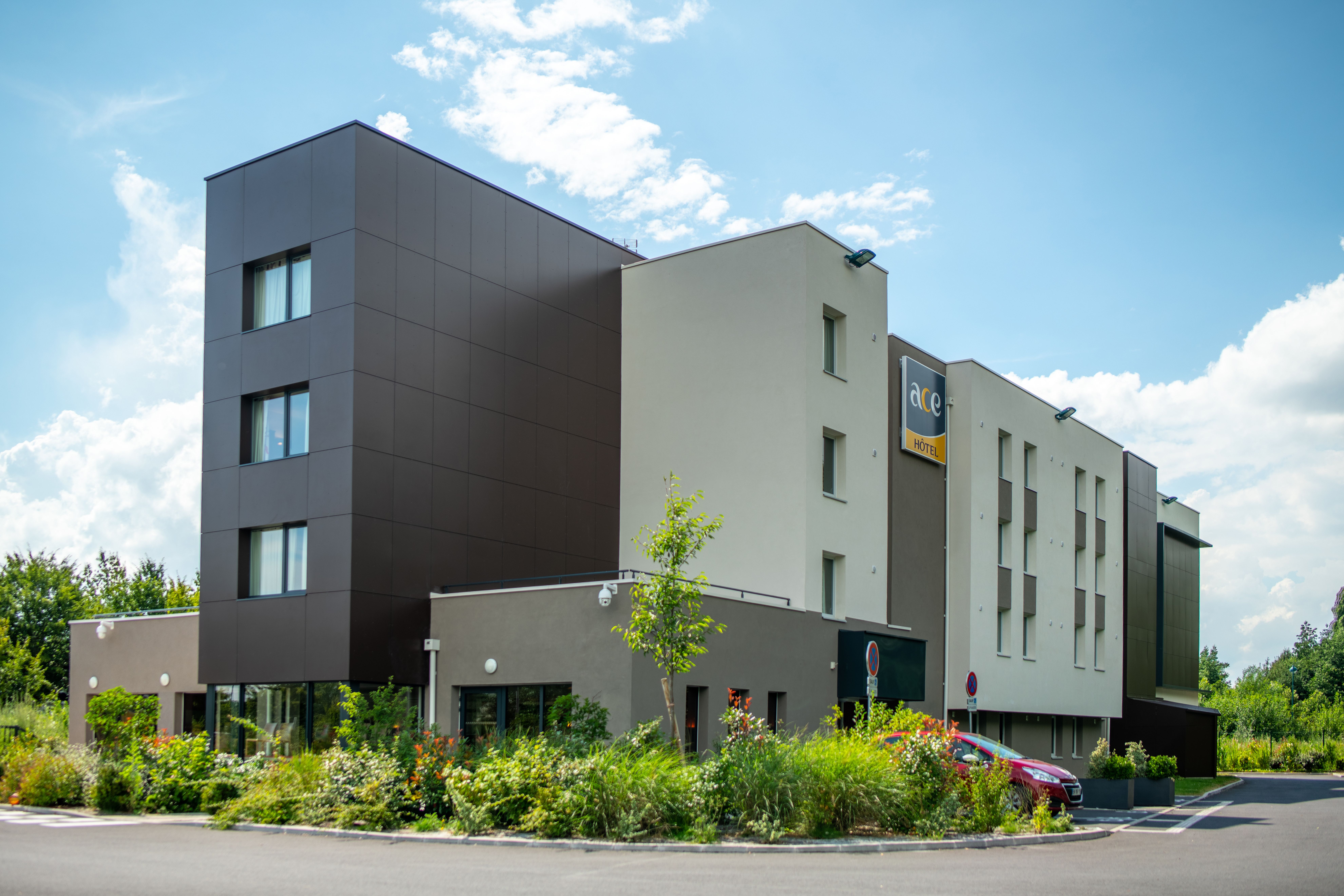 PARKING ACE HOTEL PARIS MARNE LA VALLEE