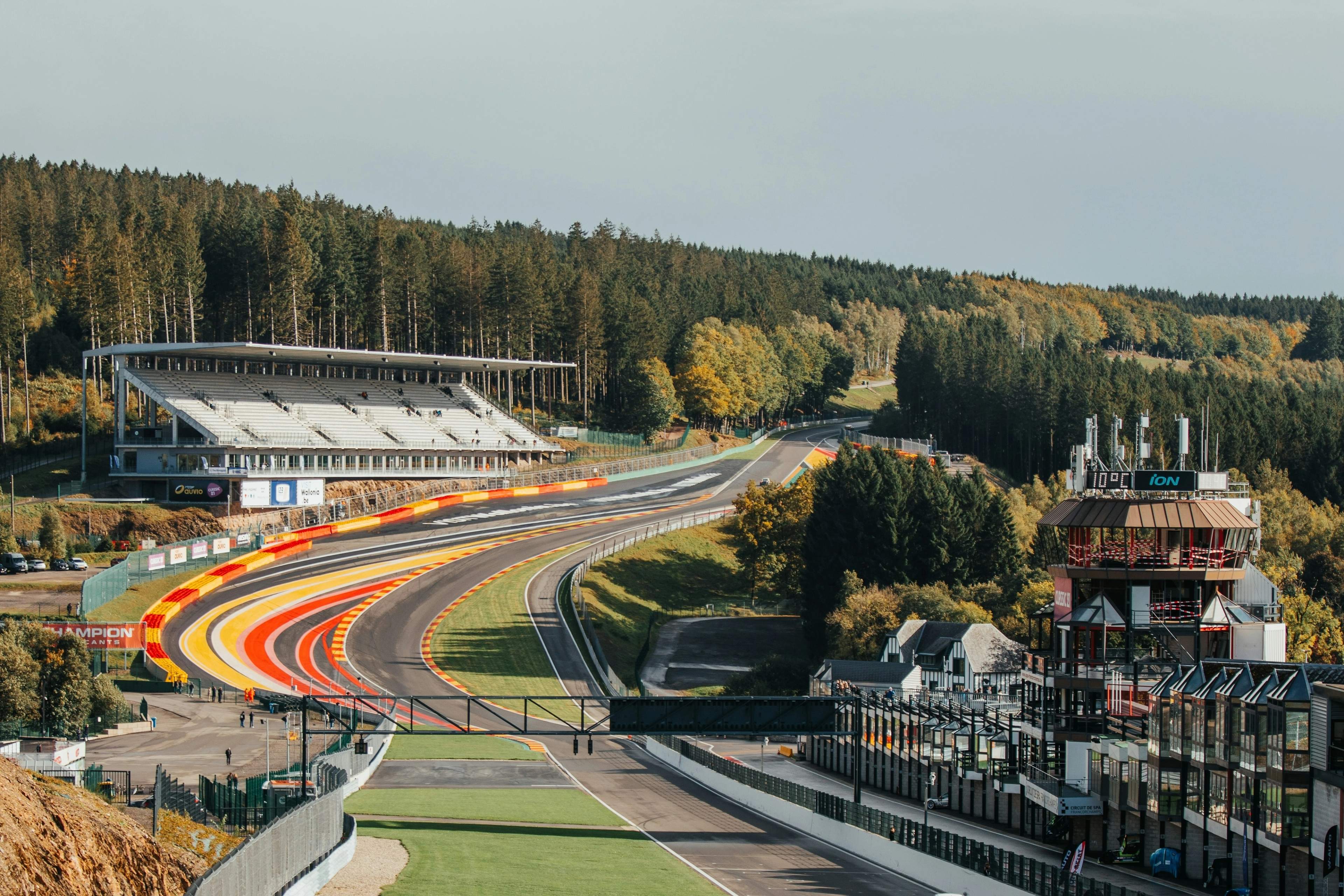 Silver grandstand: qualifying and race weekend