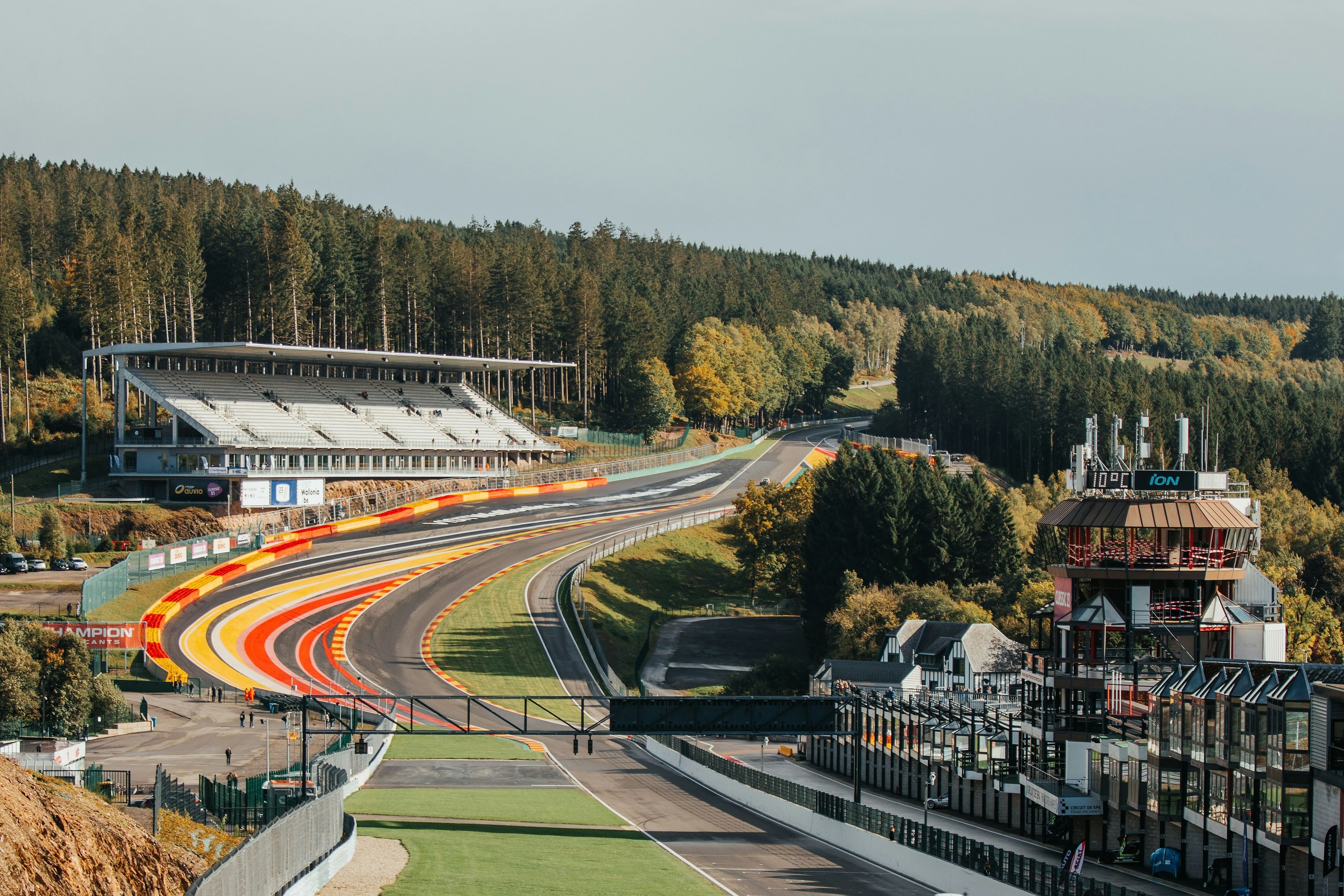 Silver grandstand: qualifying and race weekend