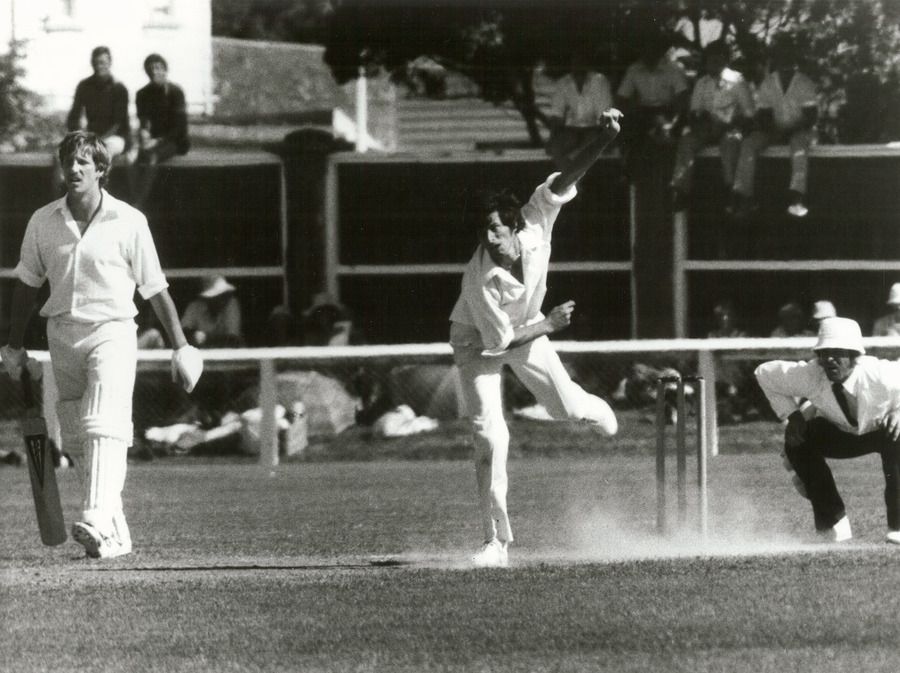 Richard Hadlee bowling