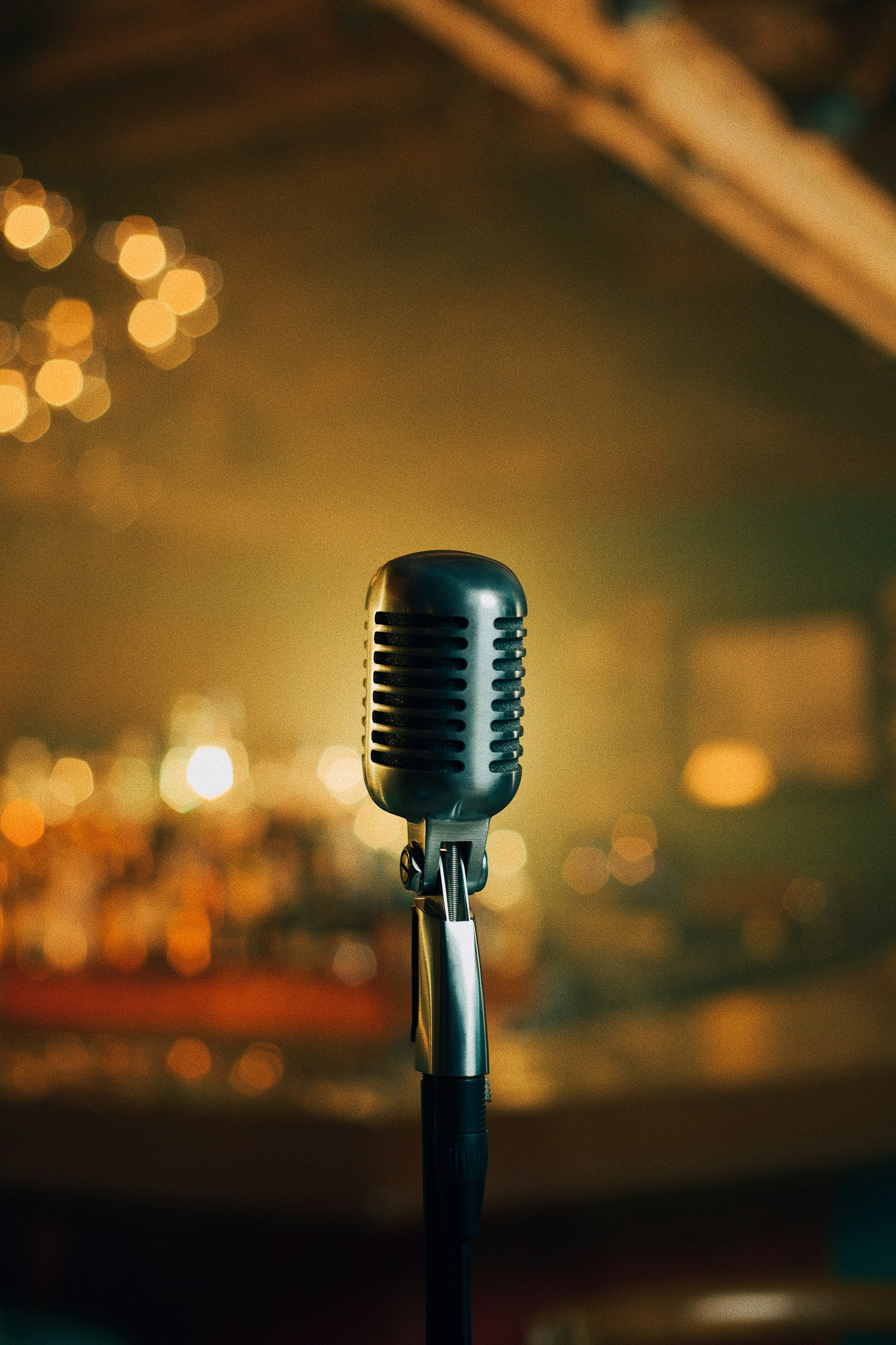 Microphone with a soft-focus background