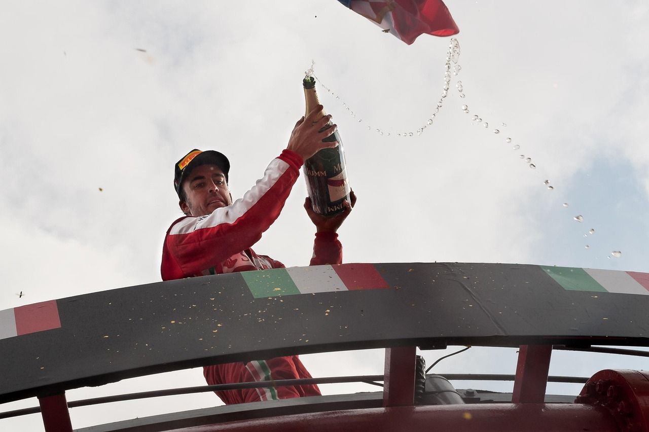 Formula 1 podium celebration, evoking the atmosphere of Mansell-mania at Silverstone