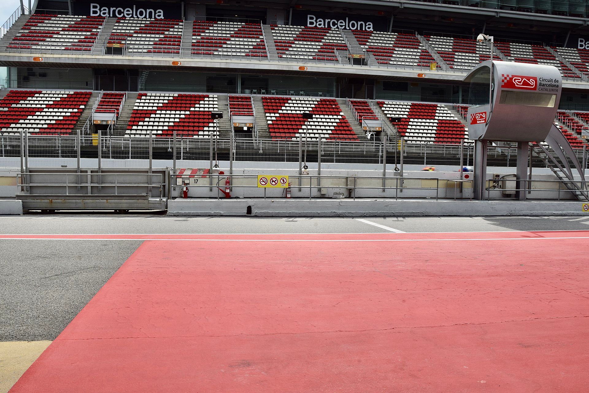 Qualifying and race day from the grandstand