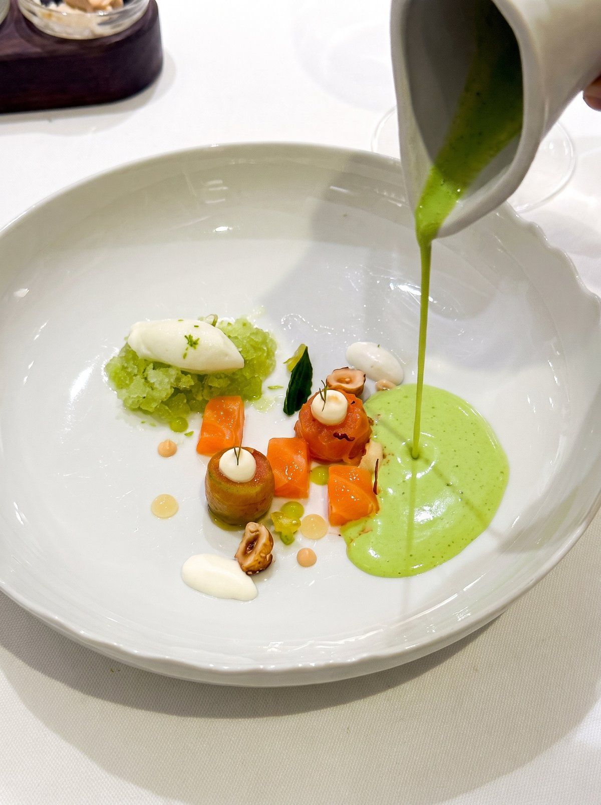 Sauce poured around a dish at Martín Berasategui