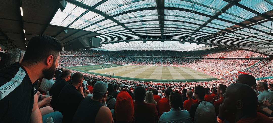 Manchester United crowd atmosphere at Old Trafford