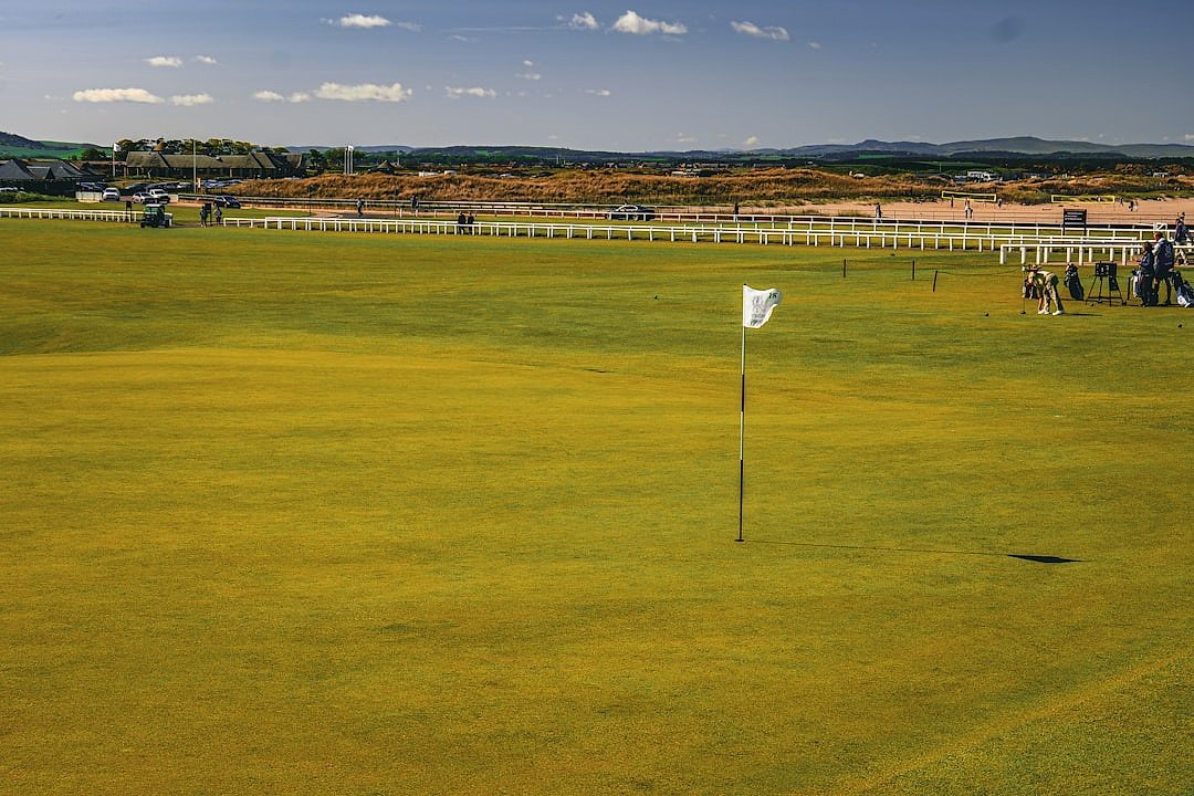 The green and flag at St Andrews, where Tiger Woods dominated The Open in 2000