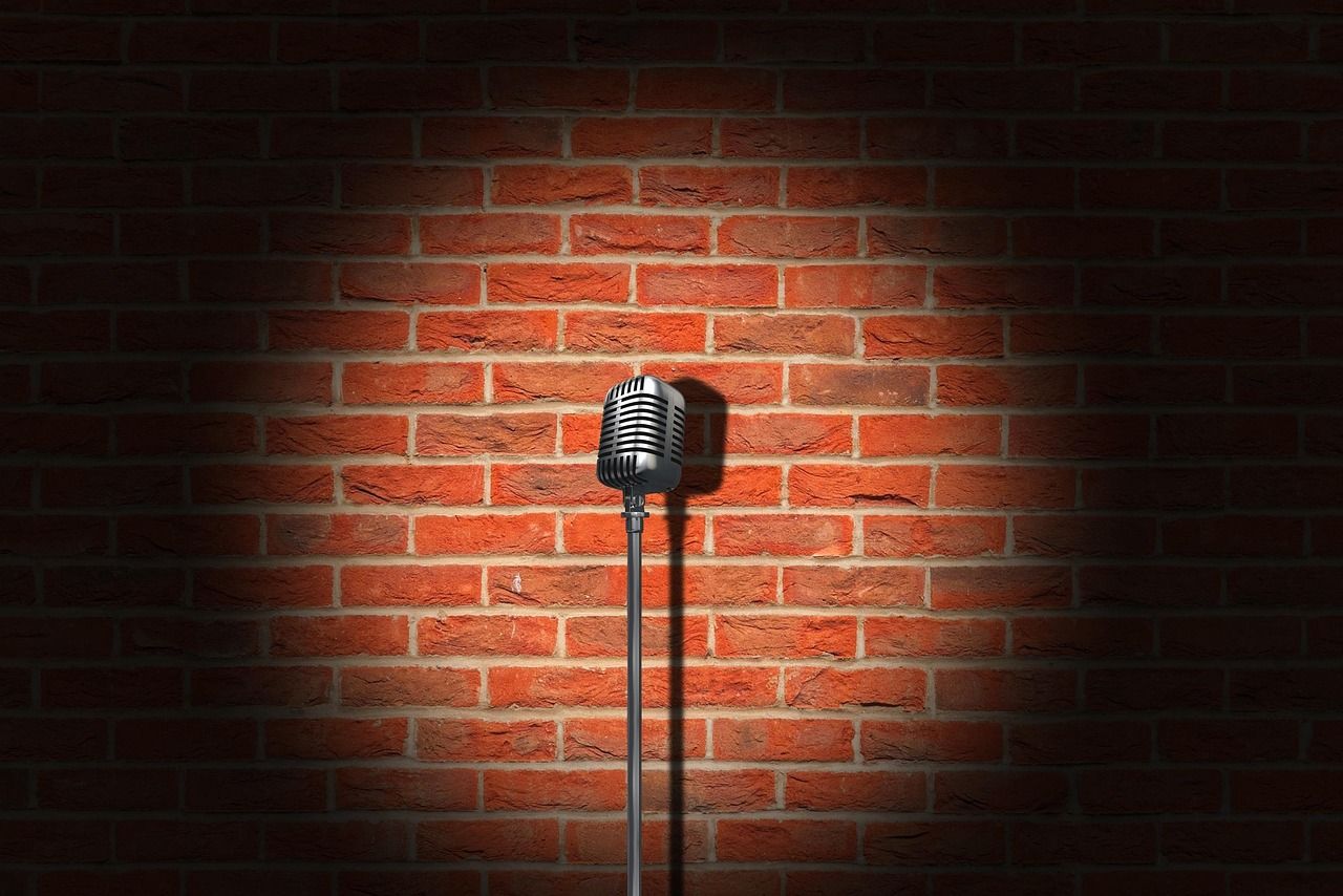 A vintage microphone on a comedy stage, representing the Edinburgh Fringe circuit