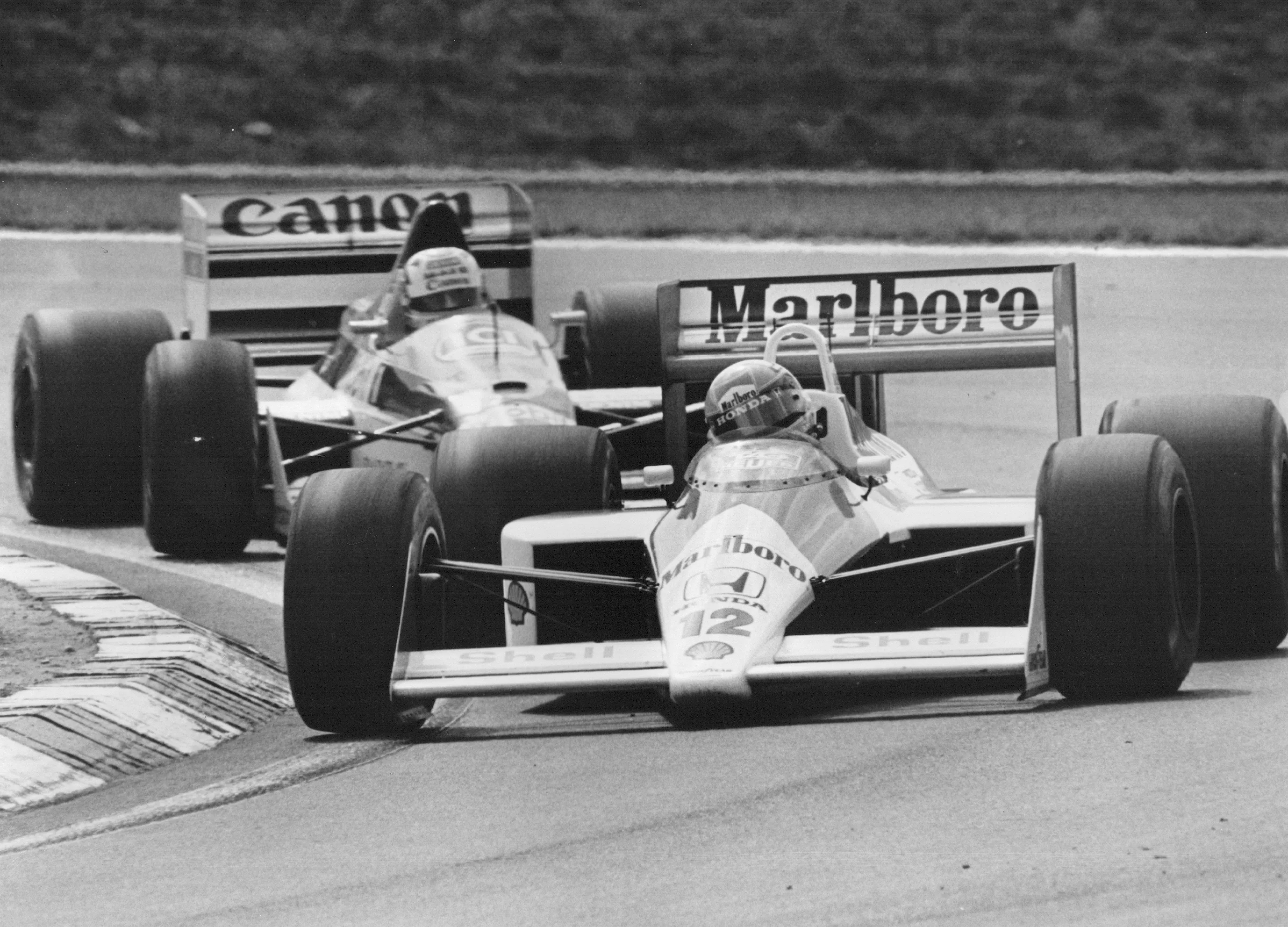 Ayrton Senna battling with Nigel Mansell